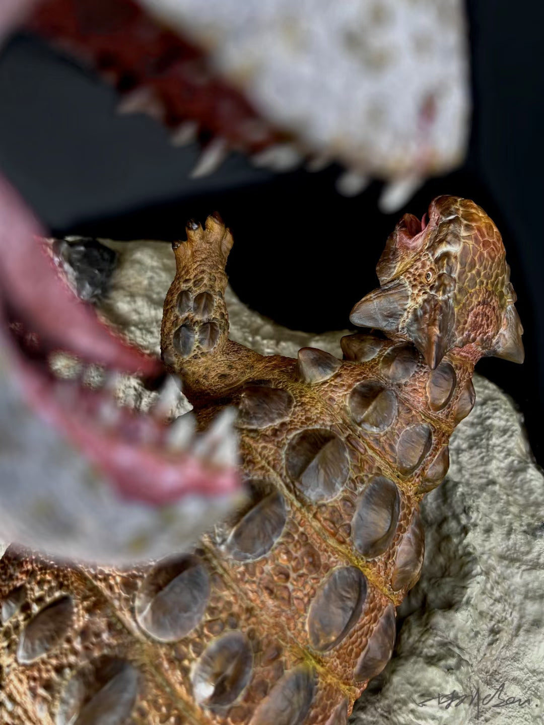 SHOWANNA 1:15 Scale Tyrannosaurus Rex VS Ankylosaurus SCENE STATUE