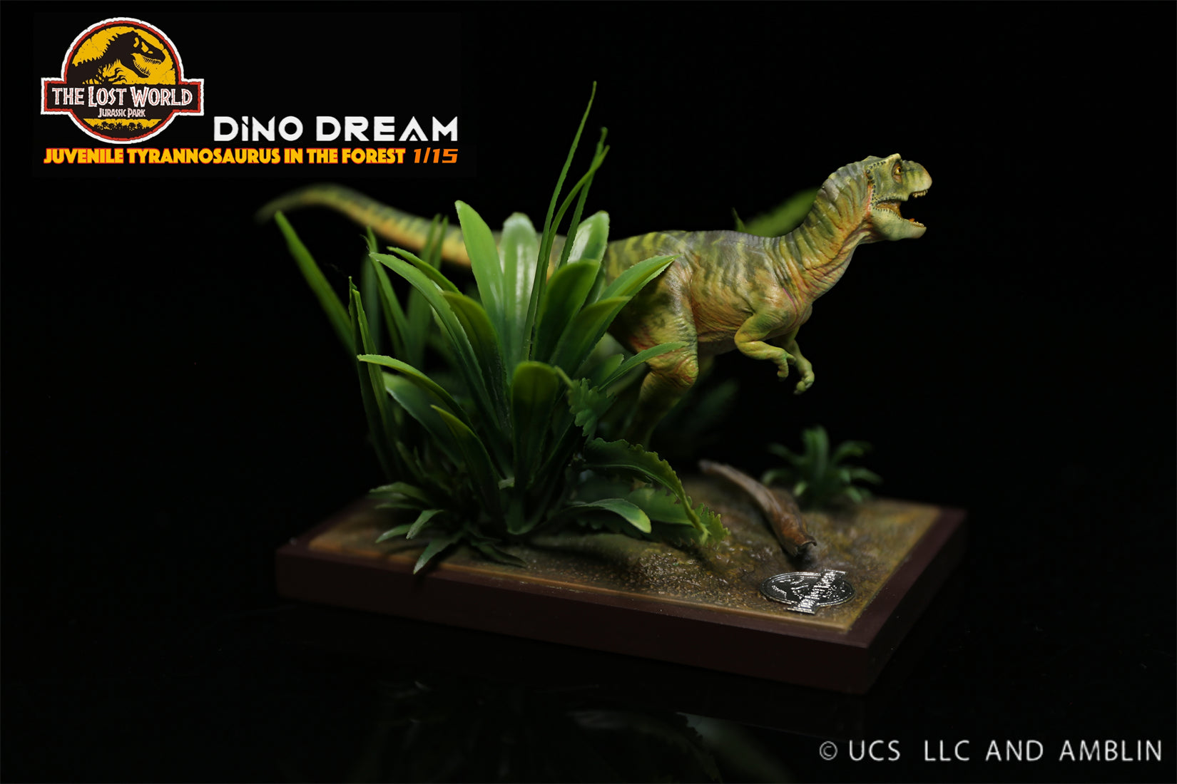 DINO DREAM 1:15 Scale Tyrannosaurus Rex Baby Statue