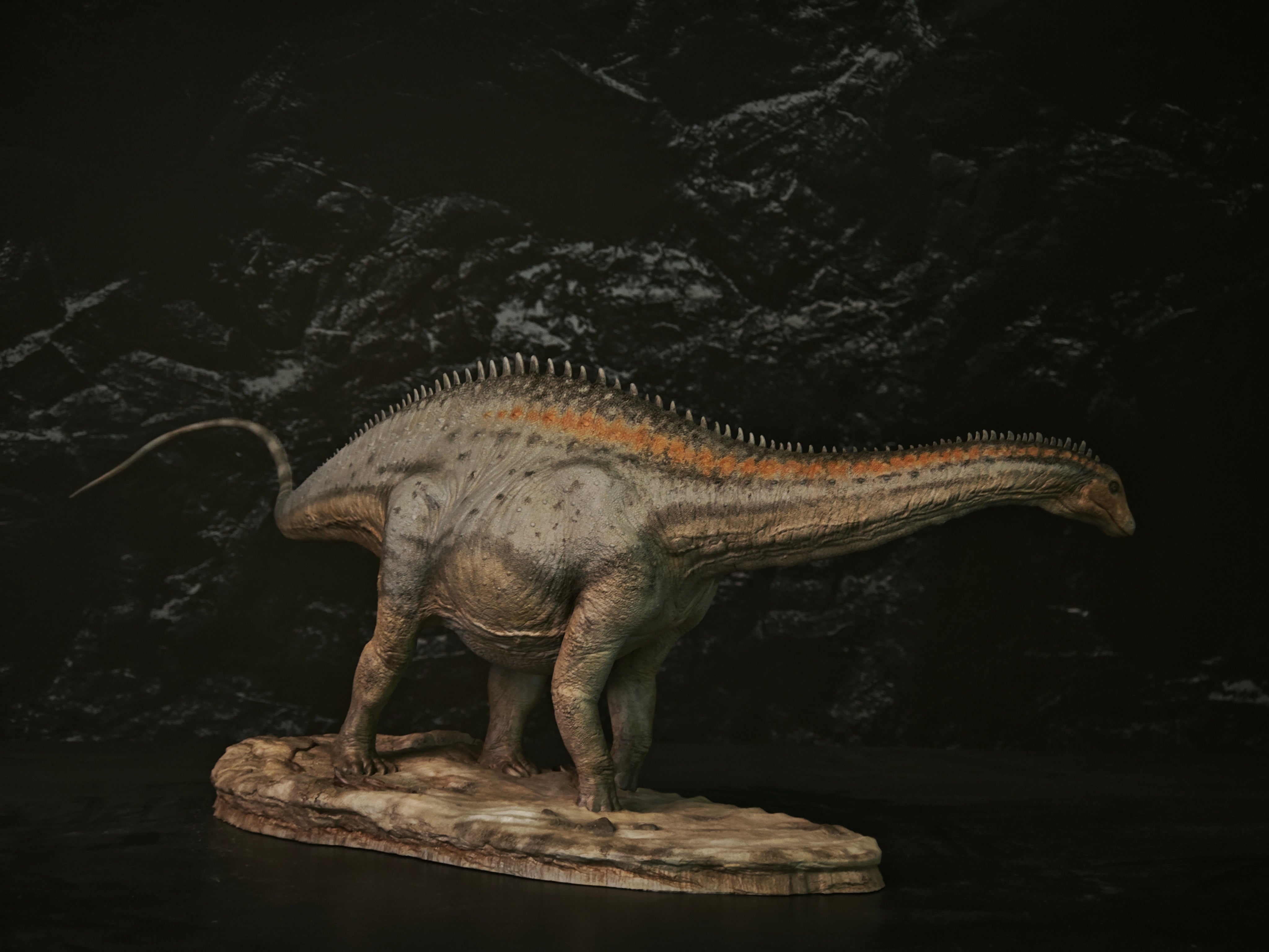 Anningpale 1:35 Scale Maraapunisaurus Model