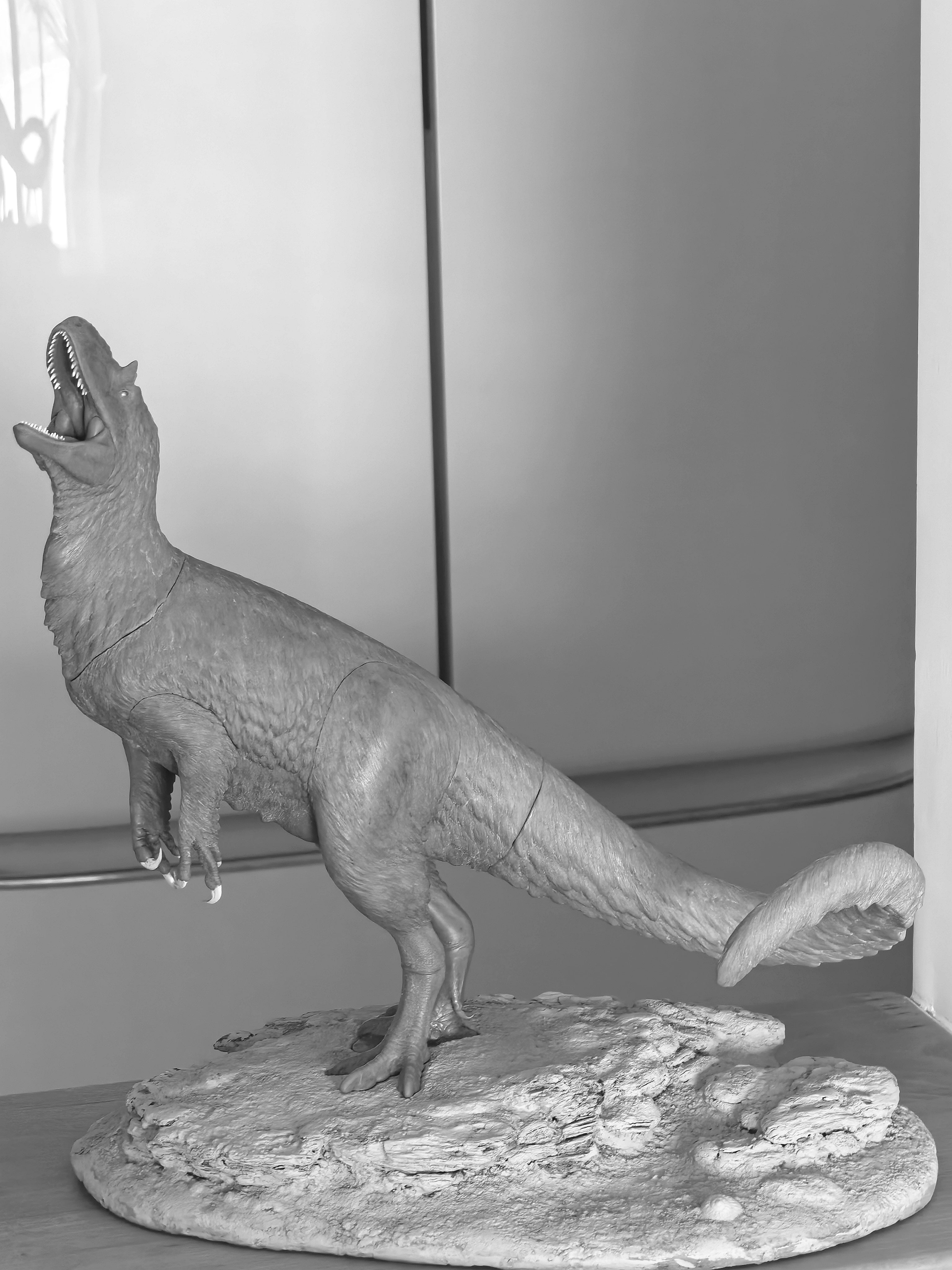 MK Studio 1:20 Scale Yutyrannus Statue