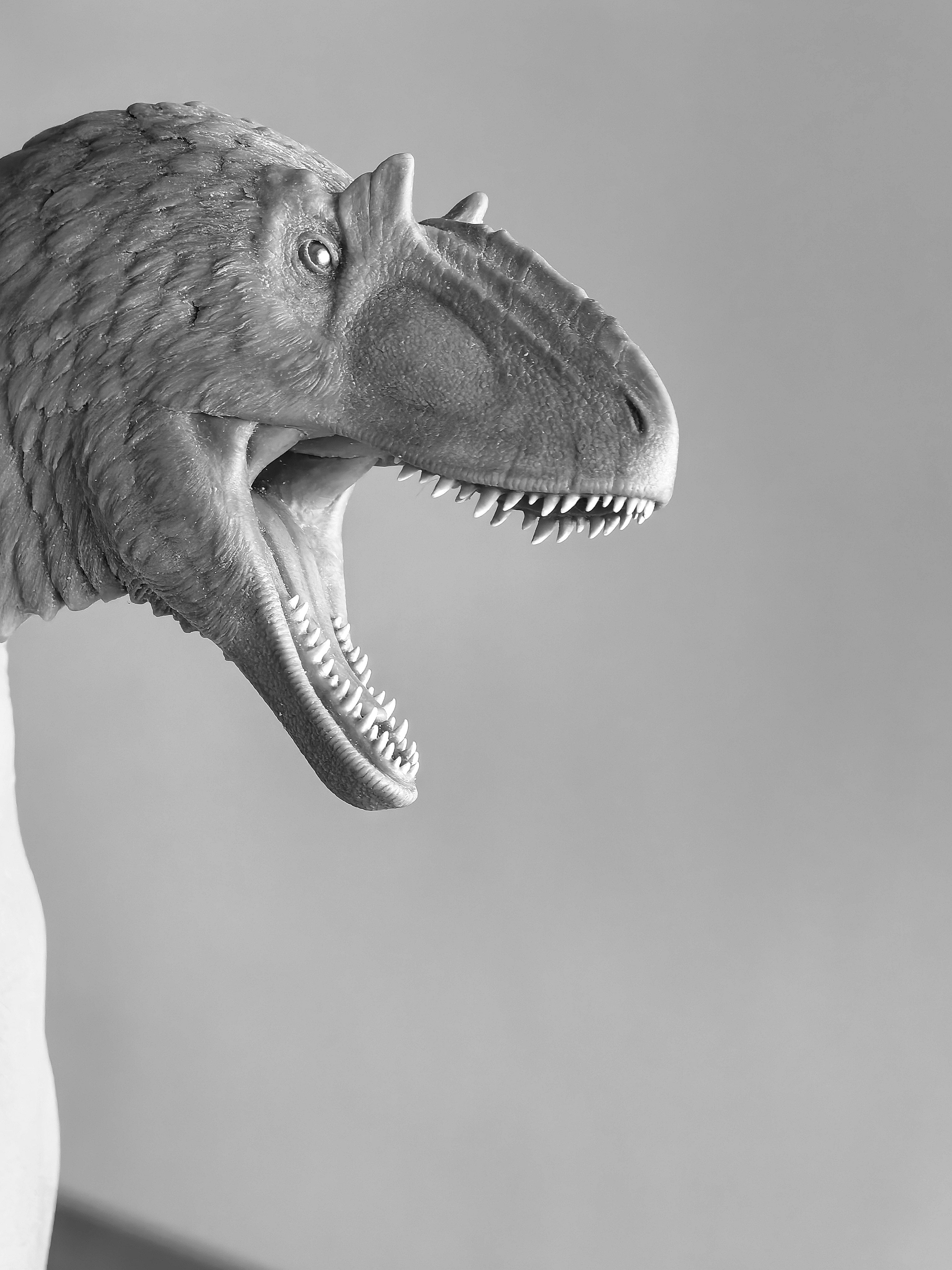 MK Studio 1:20 Scale Yutyrannus Statue