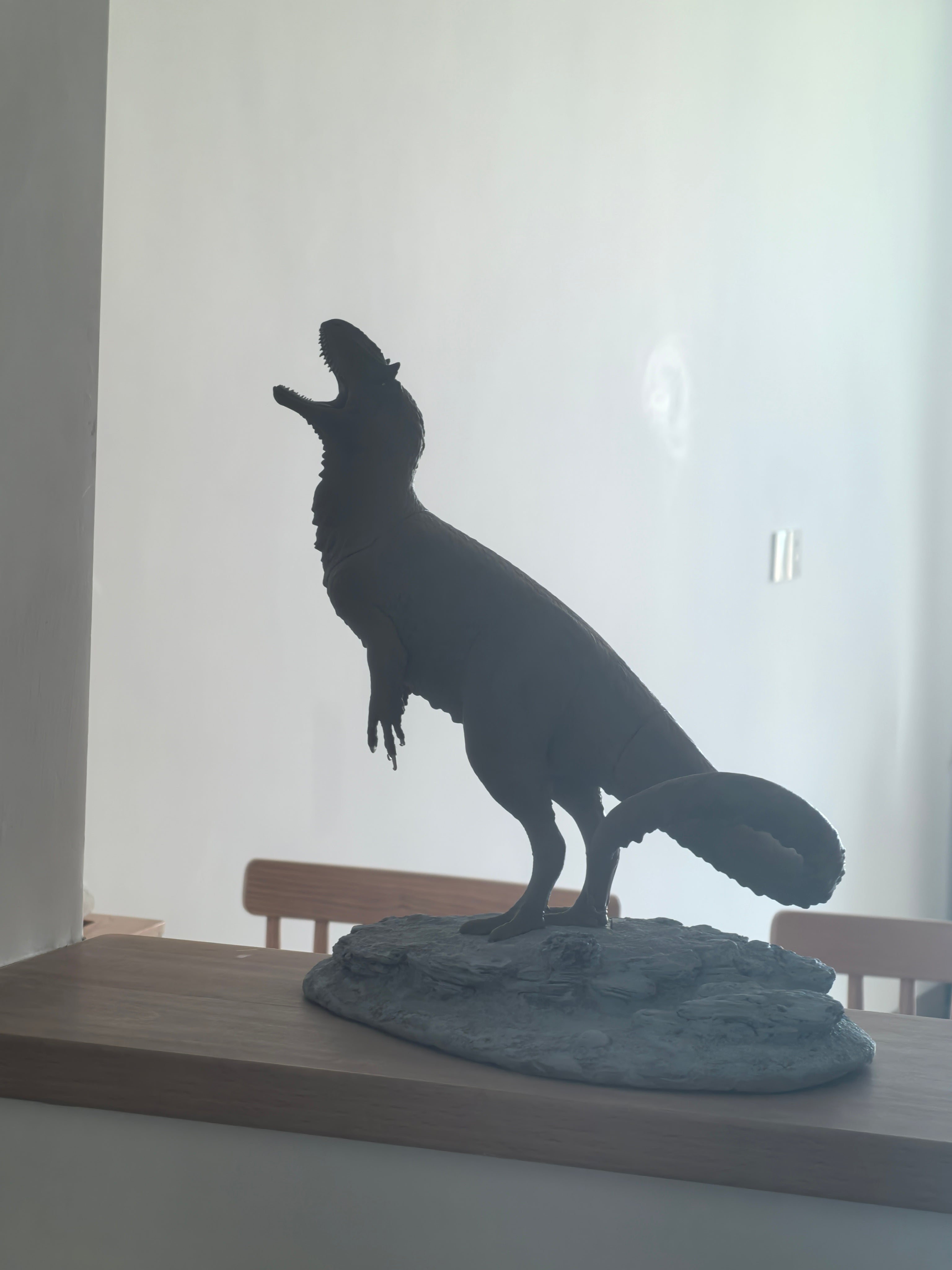 MK Studio 1:20 Scale Yutyrannus Statue