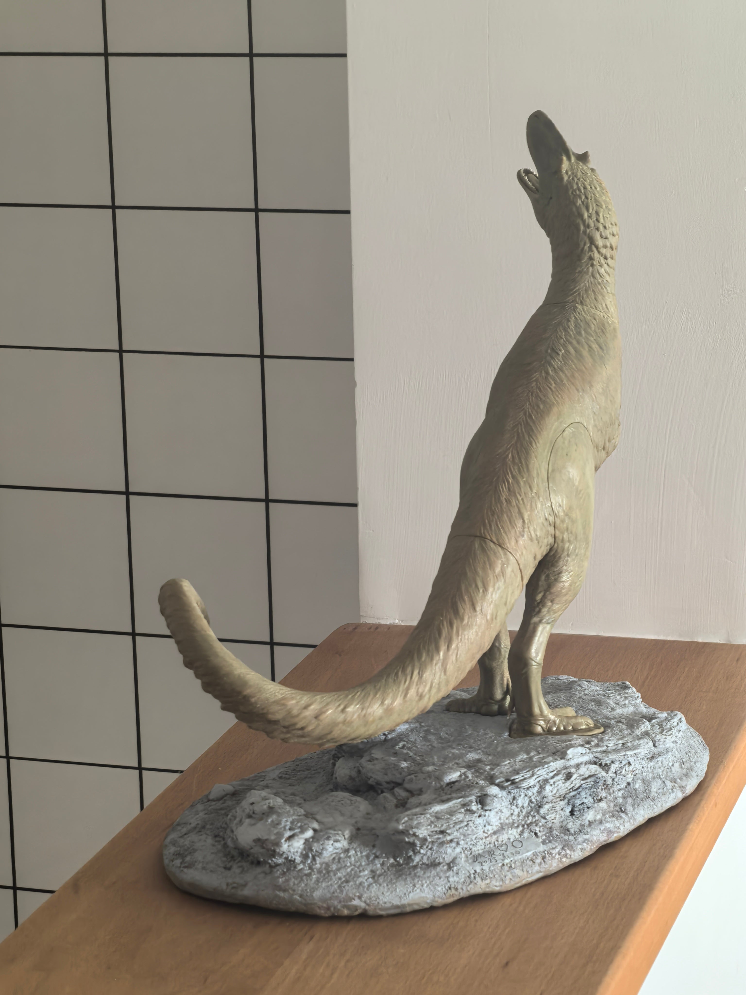 MK Studio 1:20 Scale Yutyrannus Statue