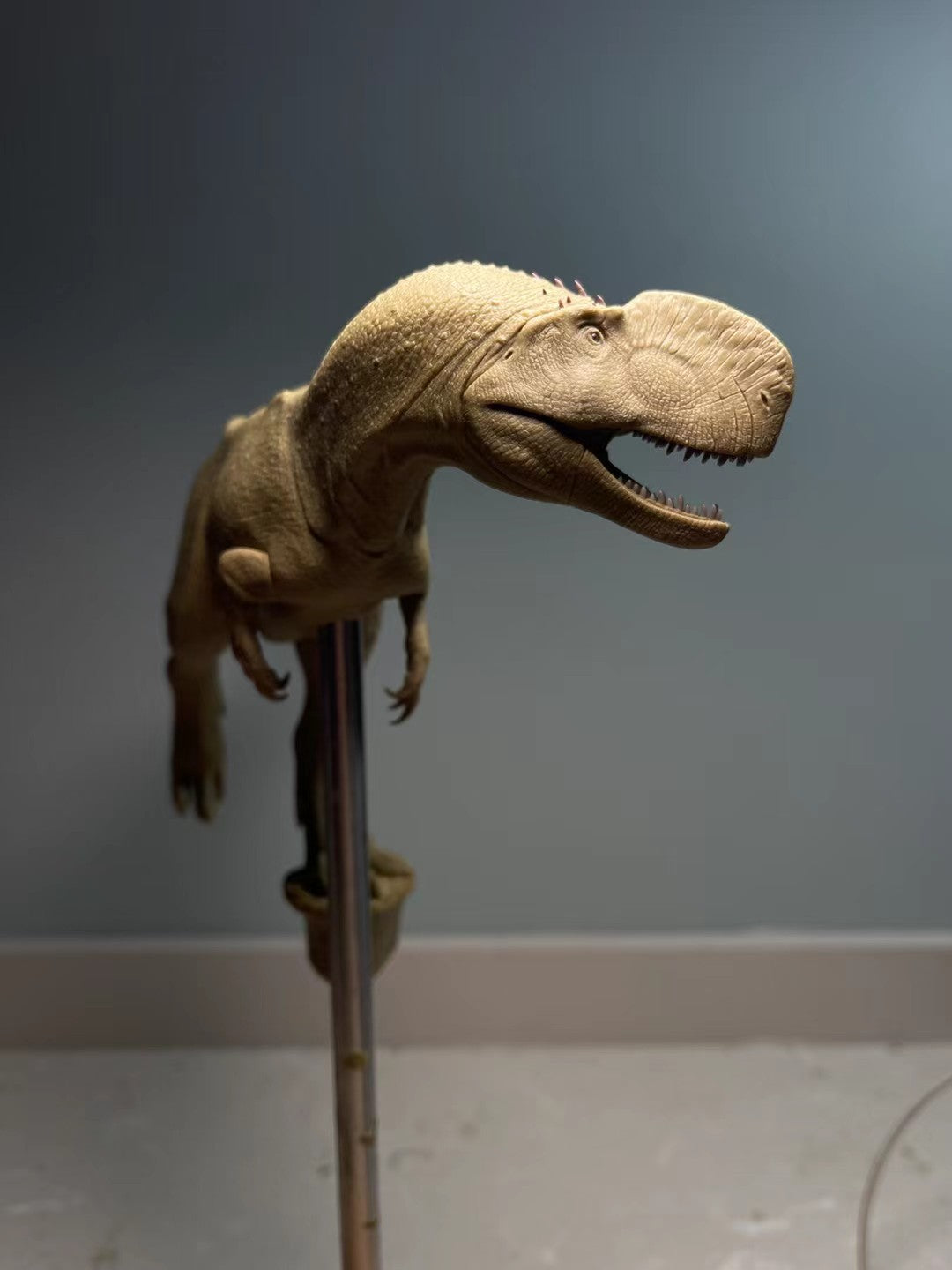 Sensen 1:20 Scale Monolophosaurus Scene Model