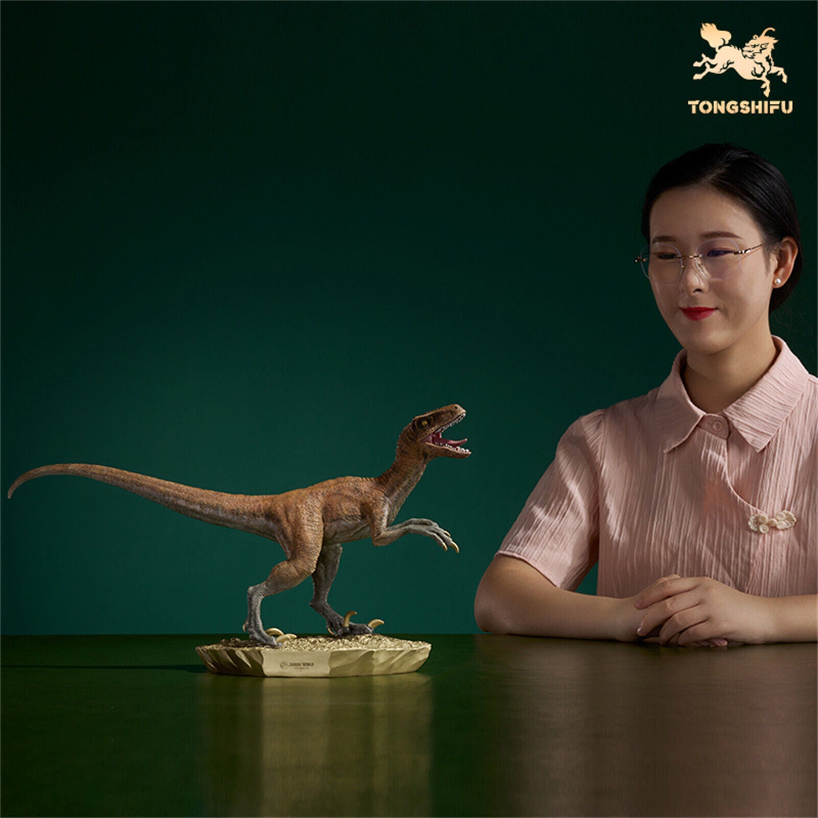 TONGSHIFU 1/8 Atrociraptor Model