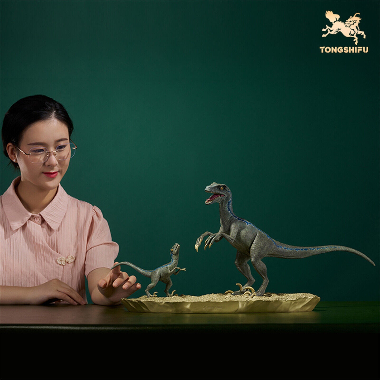 TONGSHIFU 1/8 Velociraptor & Baby Model
