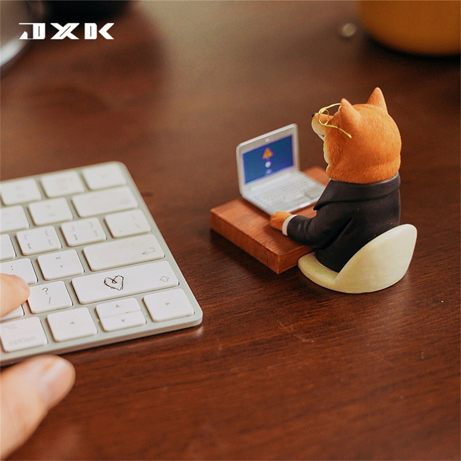 JXK 1/6 Shiba Inu Working Overtime Dog Model