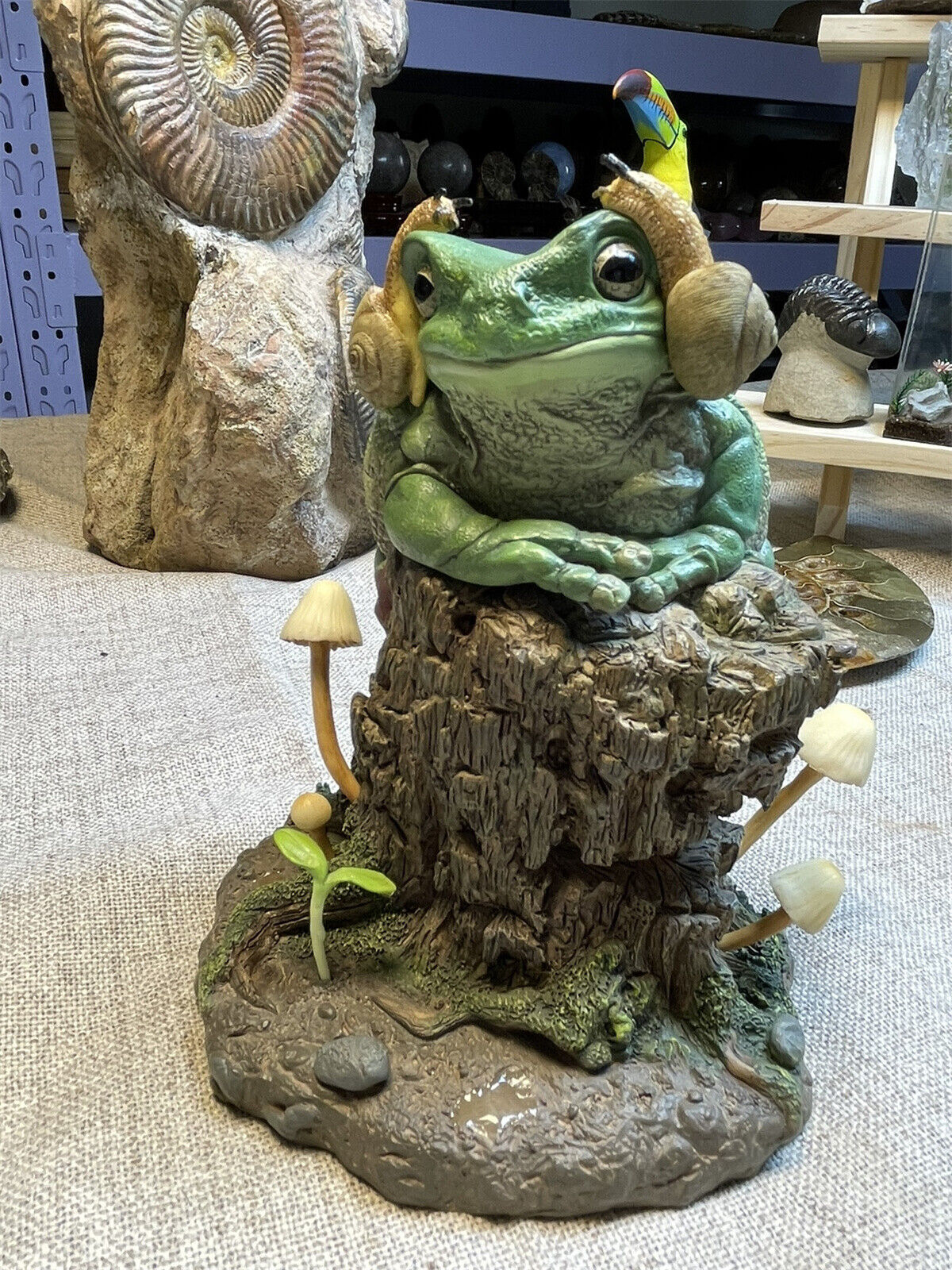 Whites Tree Frog Statue