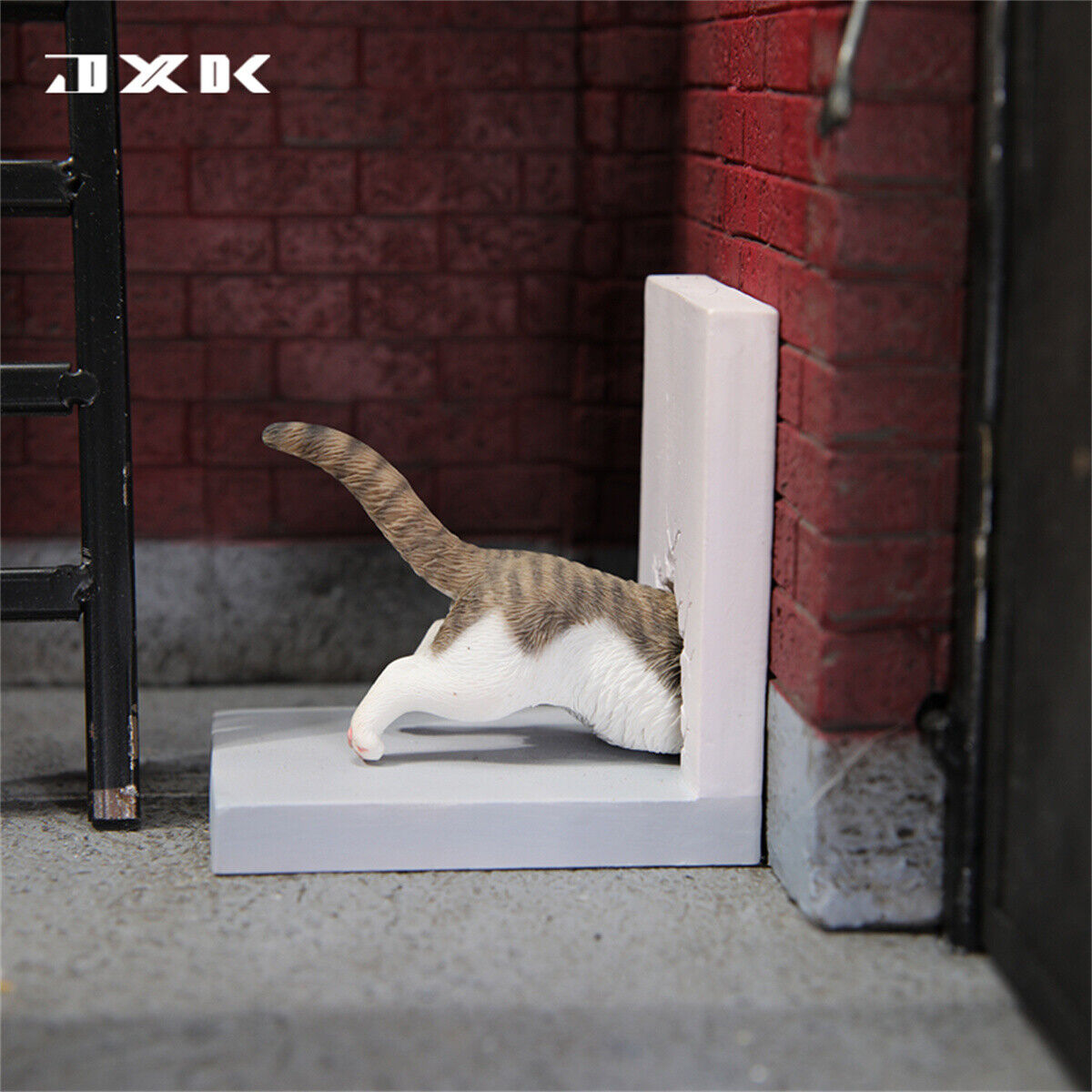 JXK 1/6 Cat Through The Wall Model