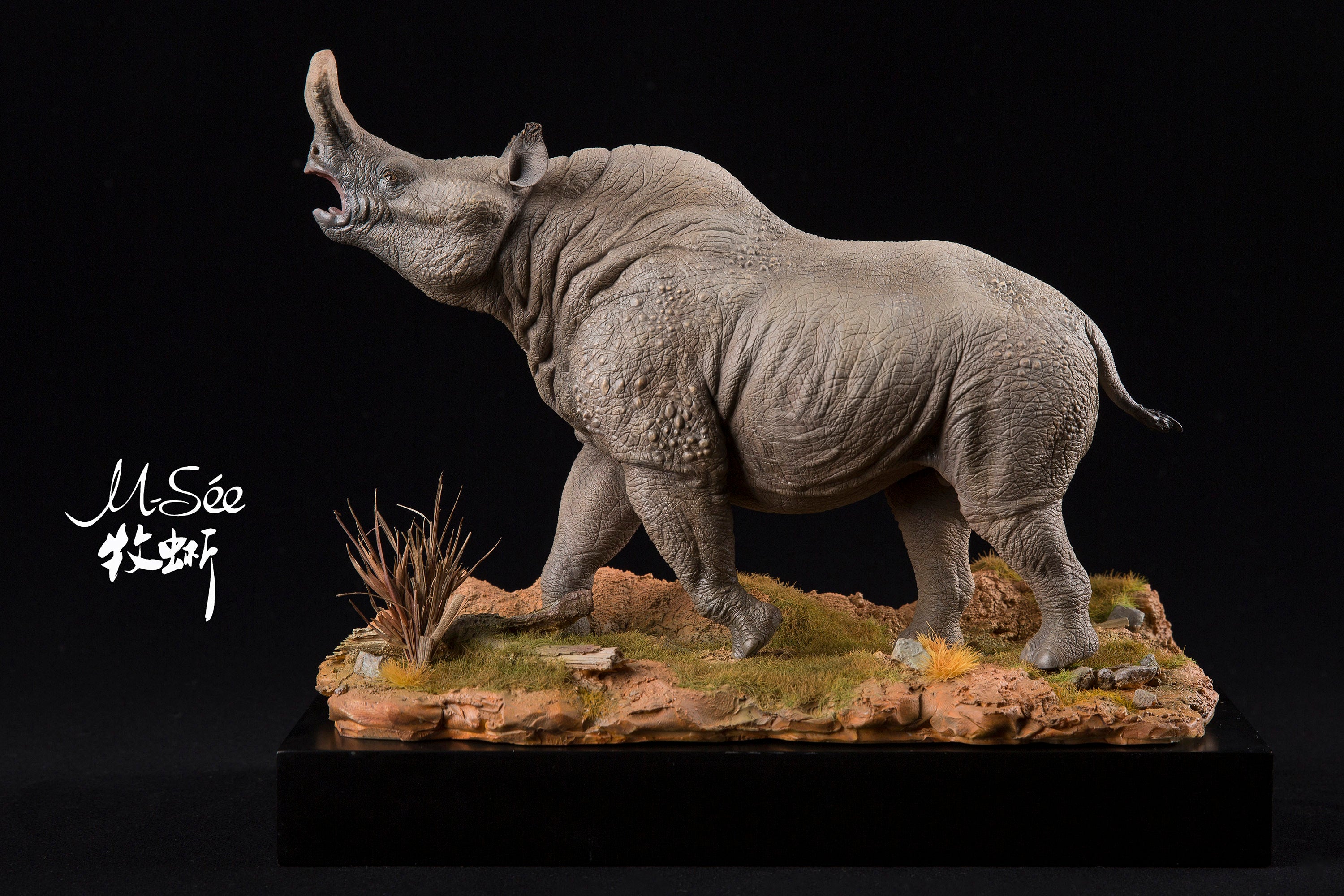 MuSee Brontotherium Titanotheriidae Palaeotherium GK Statue