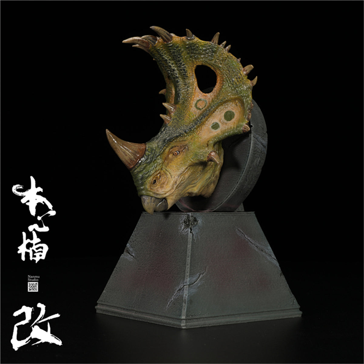Nanmu Dinosaur Head Statue
