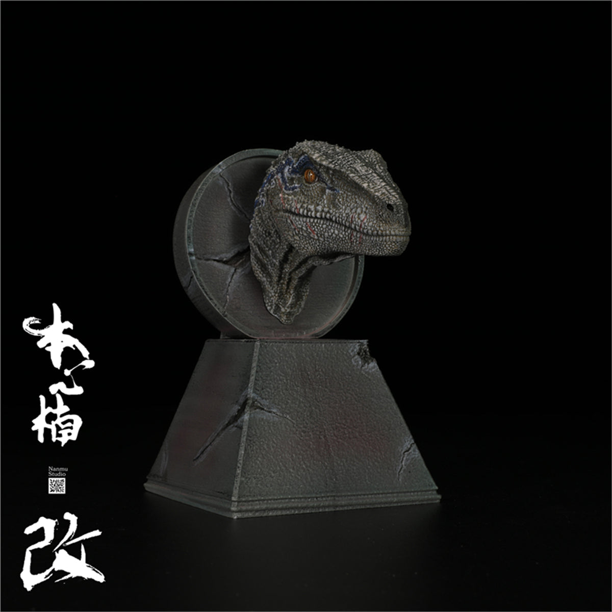 Nanmu Dinosaur Head Statue