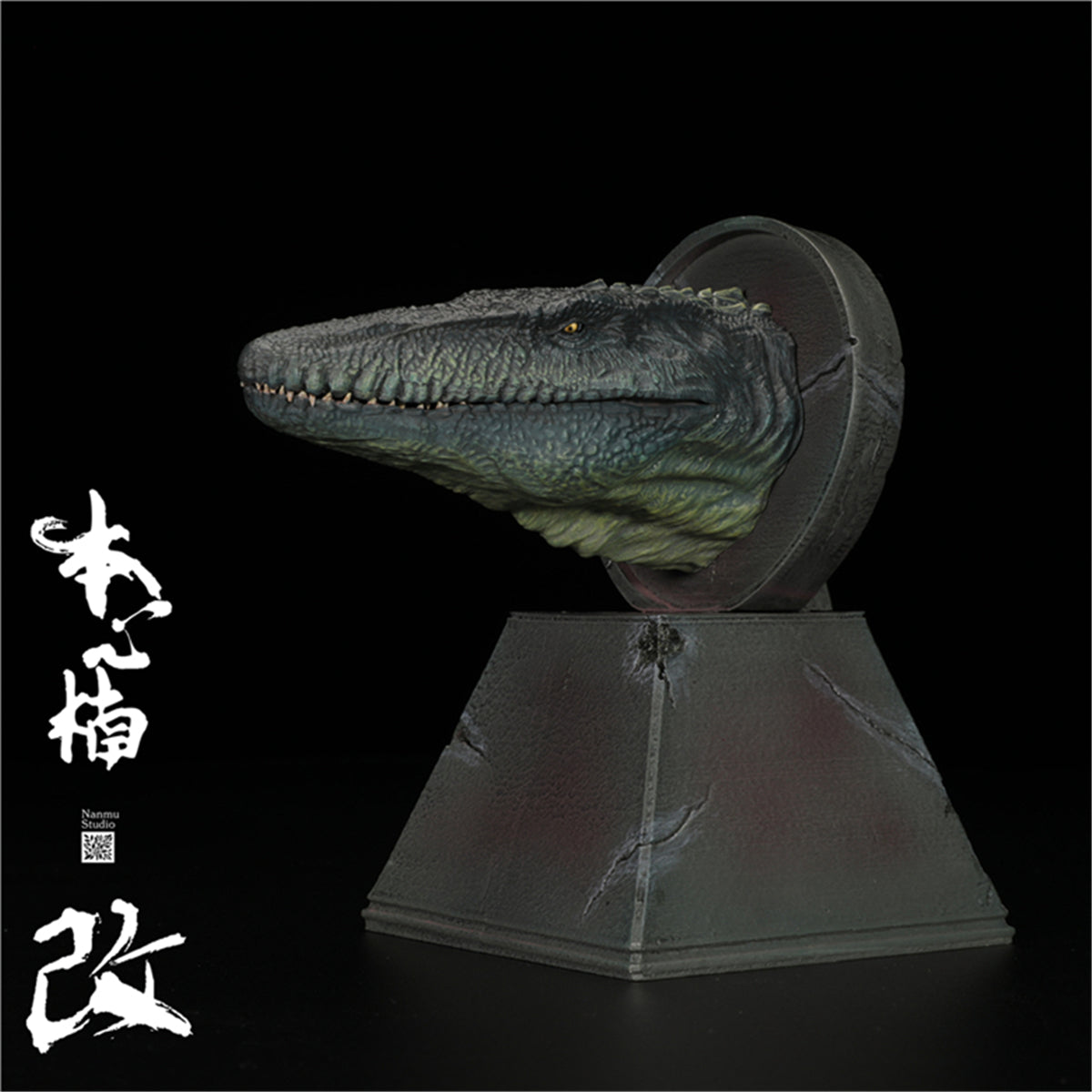 Nanmu Dinosaur Head Statue