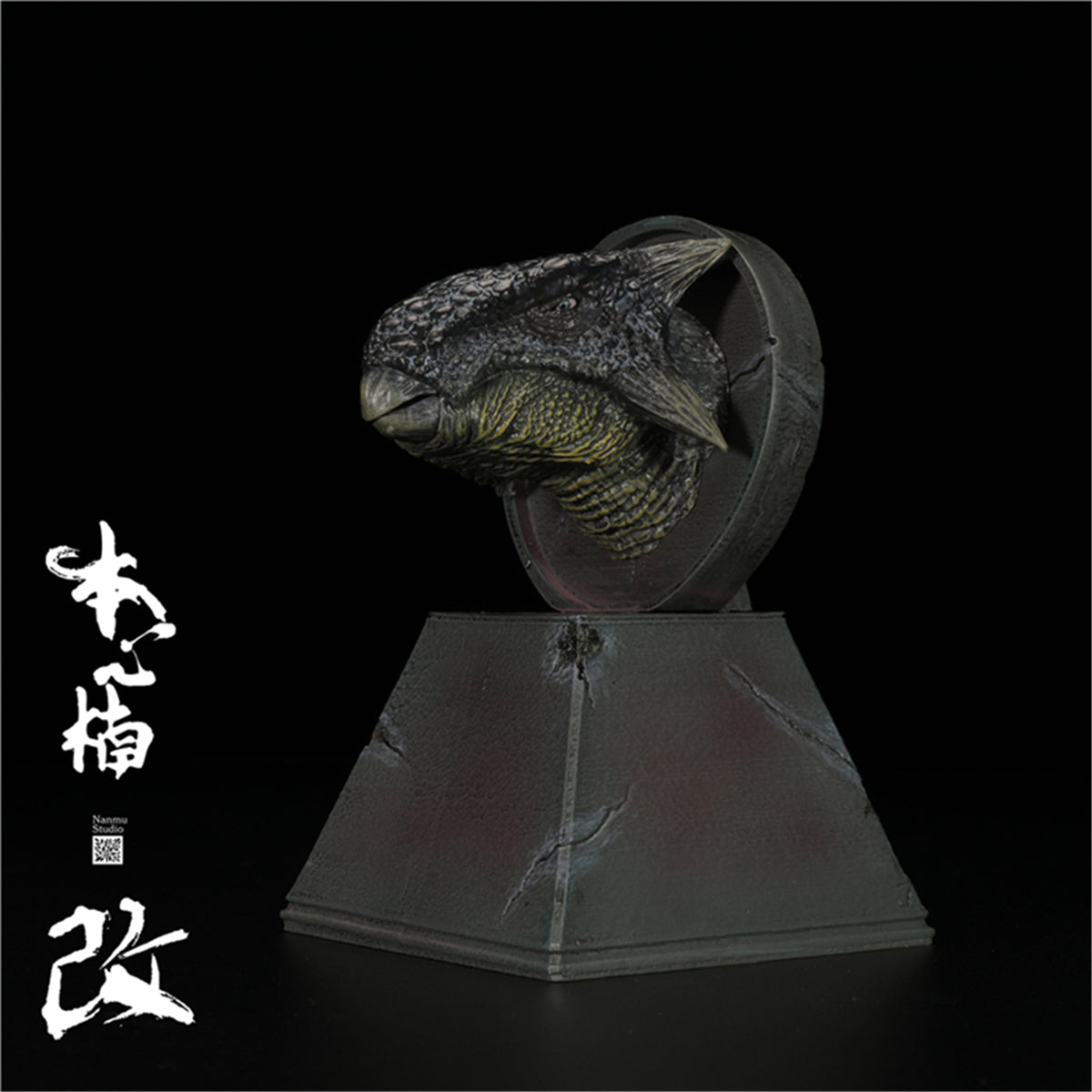 Nanmu Dinosaur Head Statue