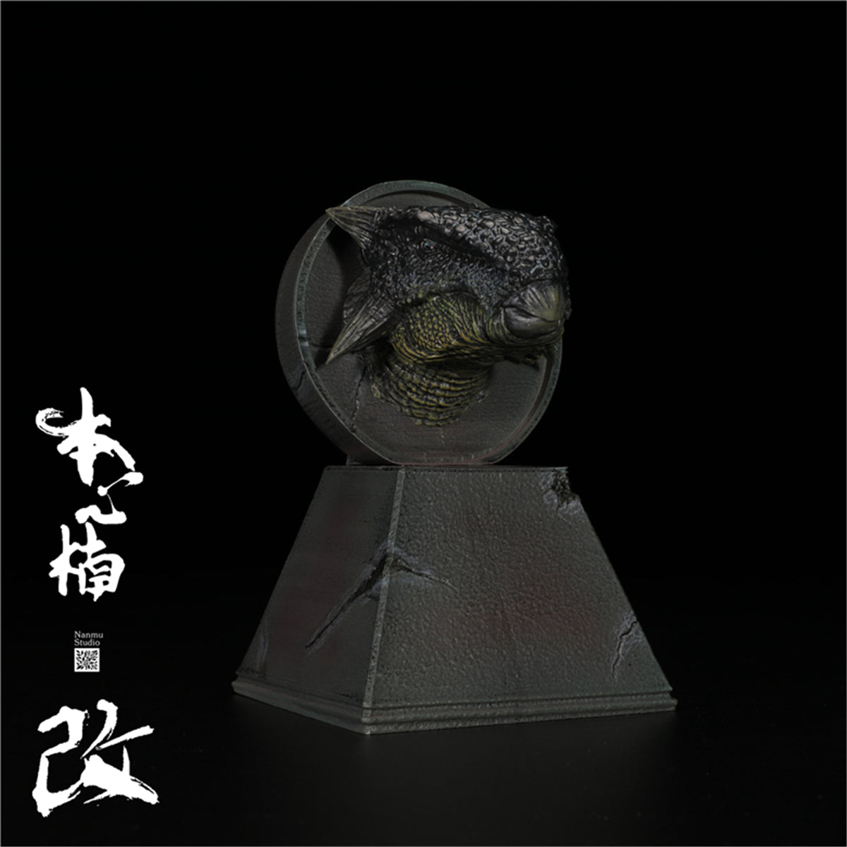Nanmu Dinosaur Head Statue