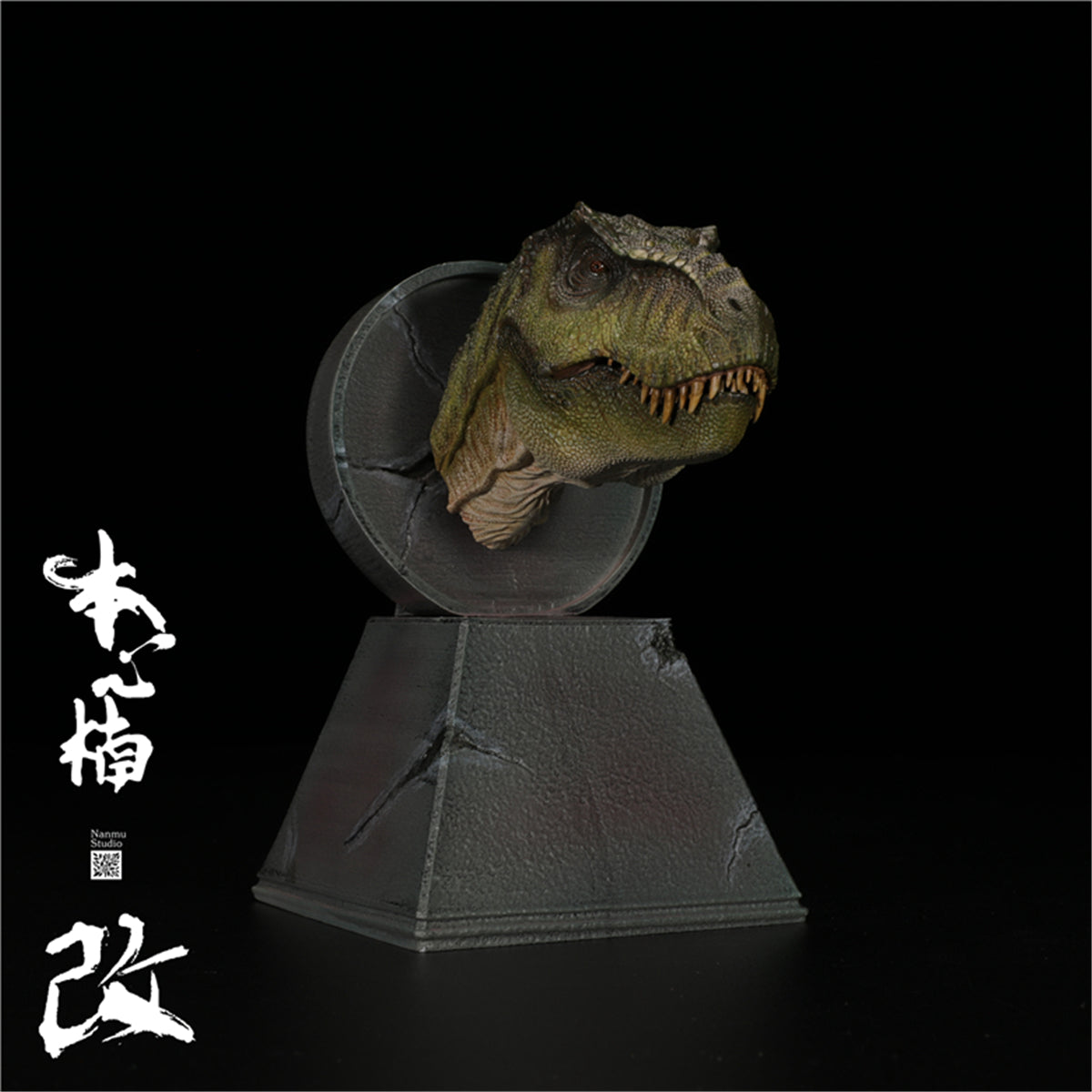 Nanmu Dinosaur Head Statue