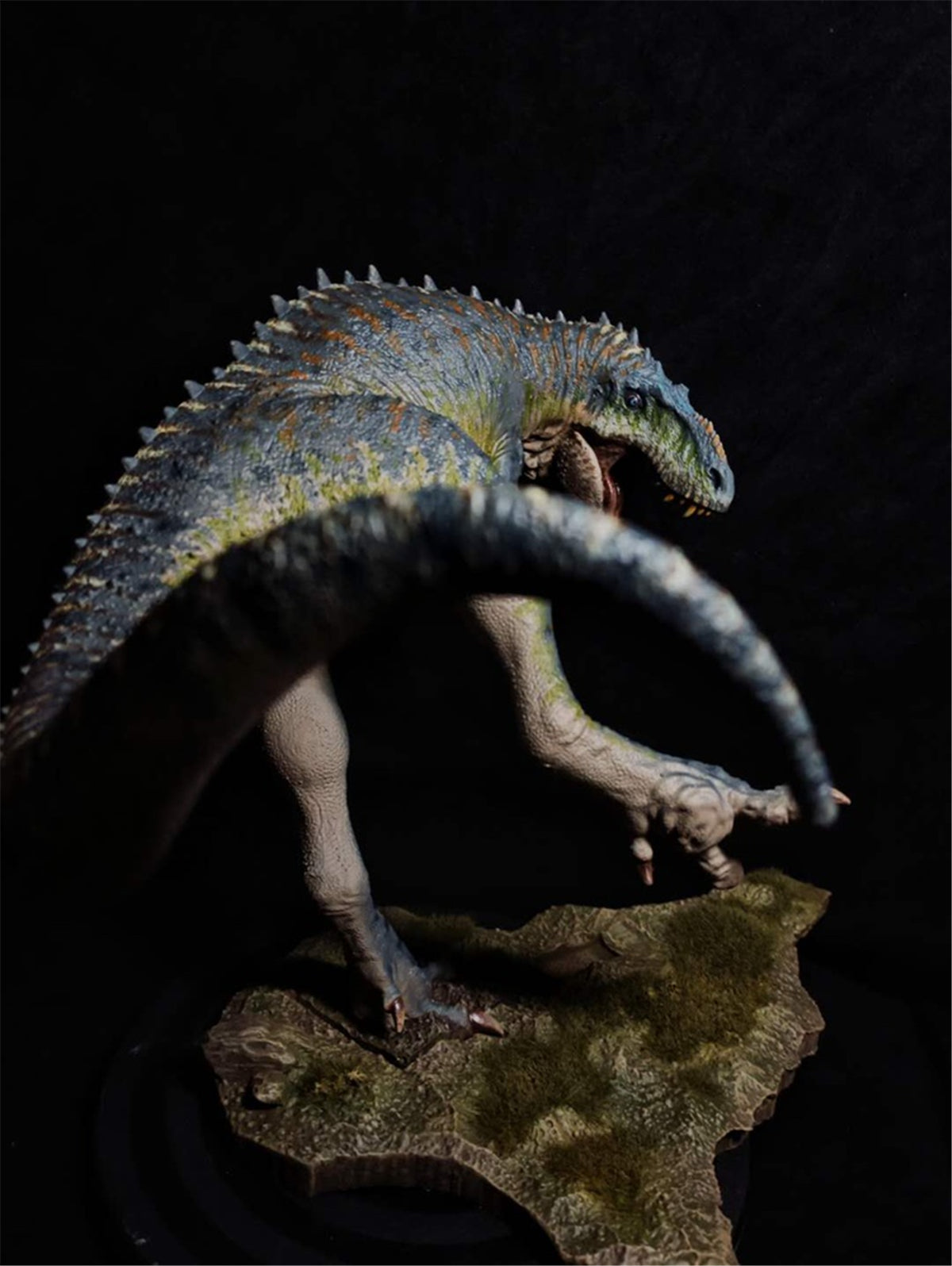 PASSION CHARGER Teratophoneus Scene Statue