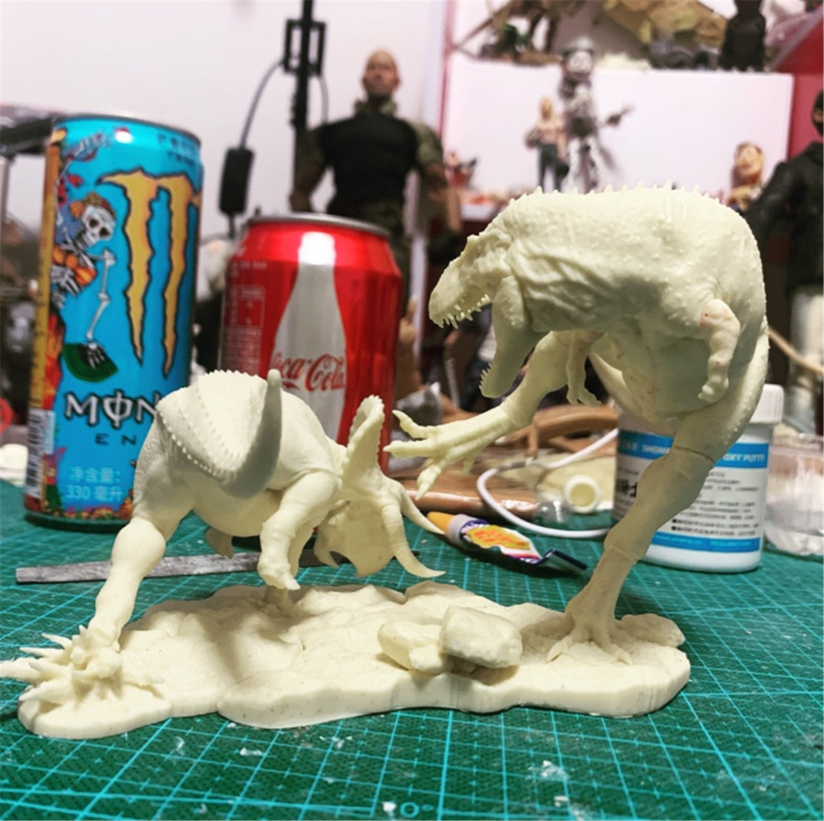 PASSION CHARGER Teratophoneus Scene Statue