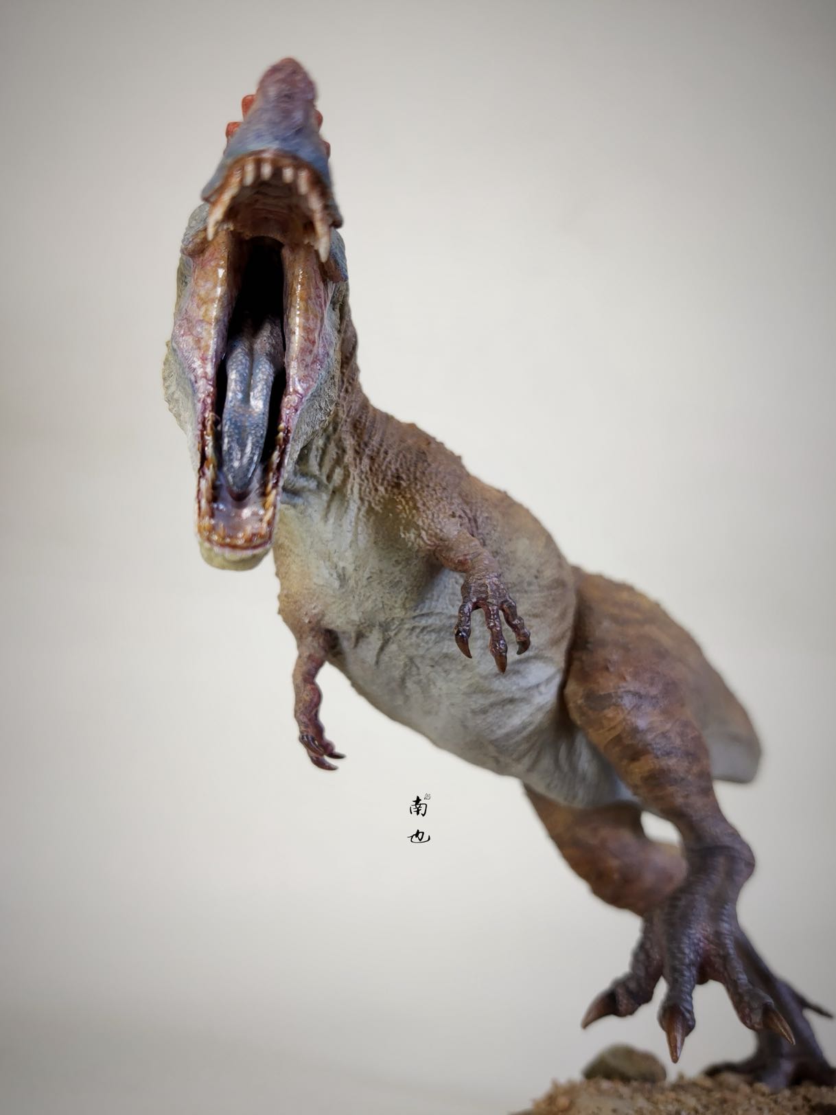 PASSION CHARGER 1/35 Mapusaurus Statue