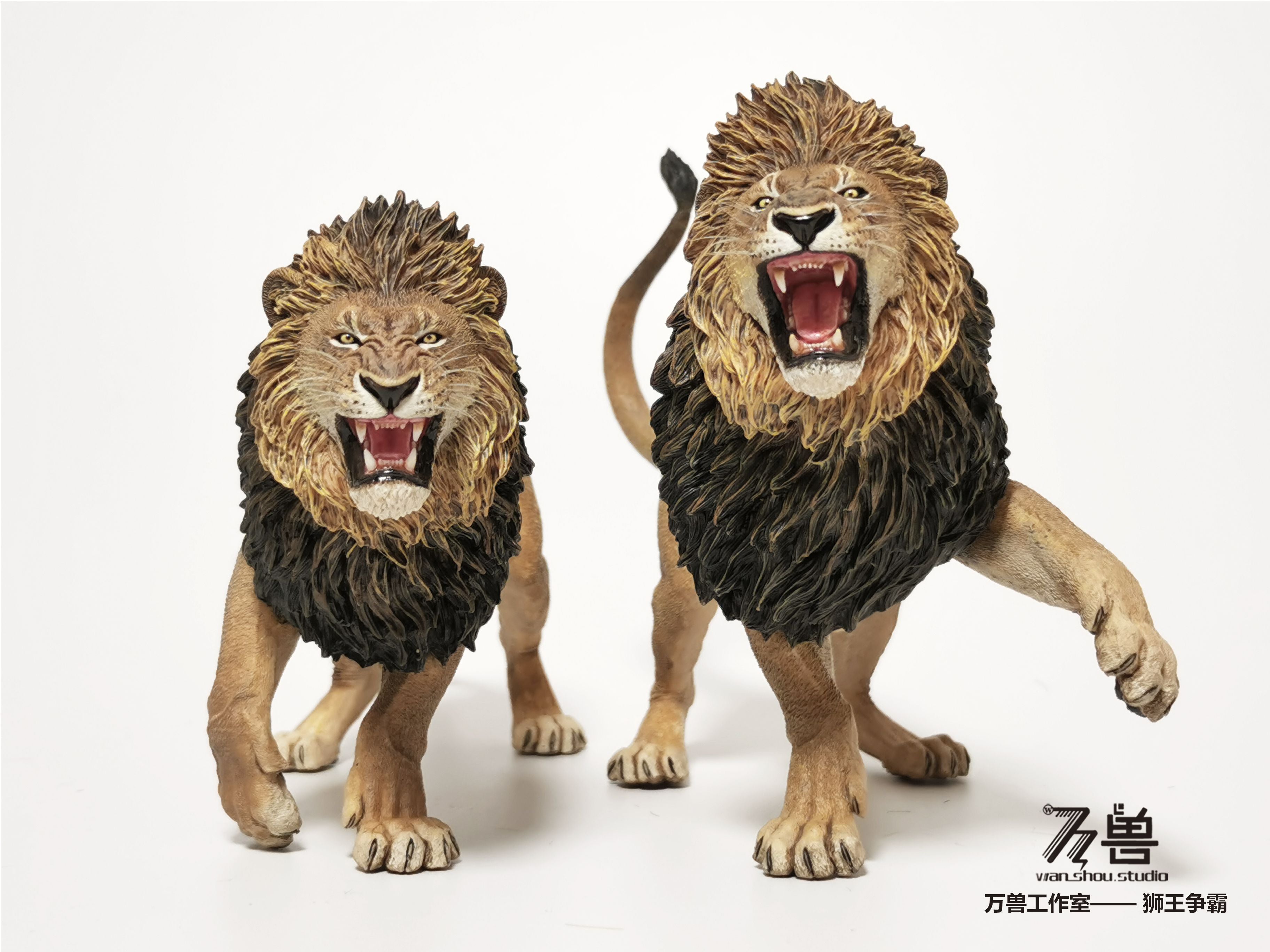 WS Studio Male Lion Fight Scene Statue