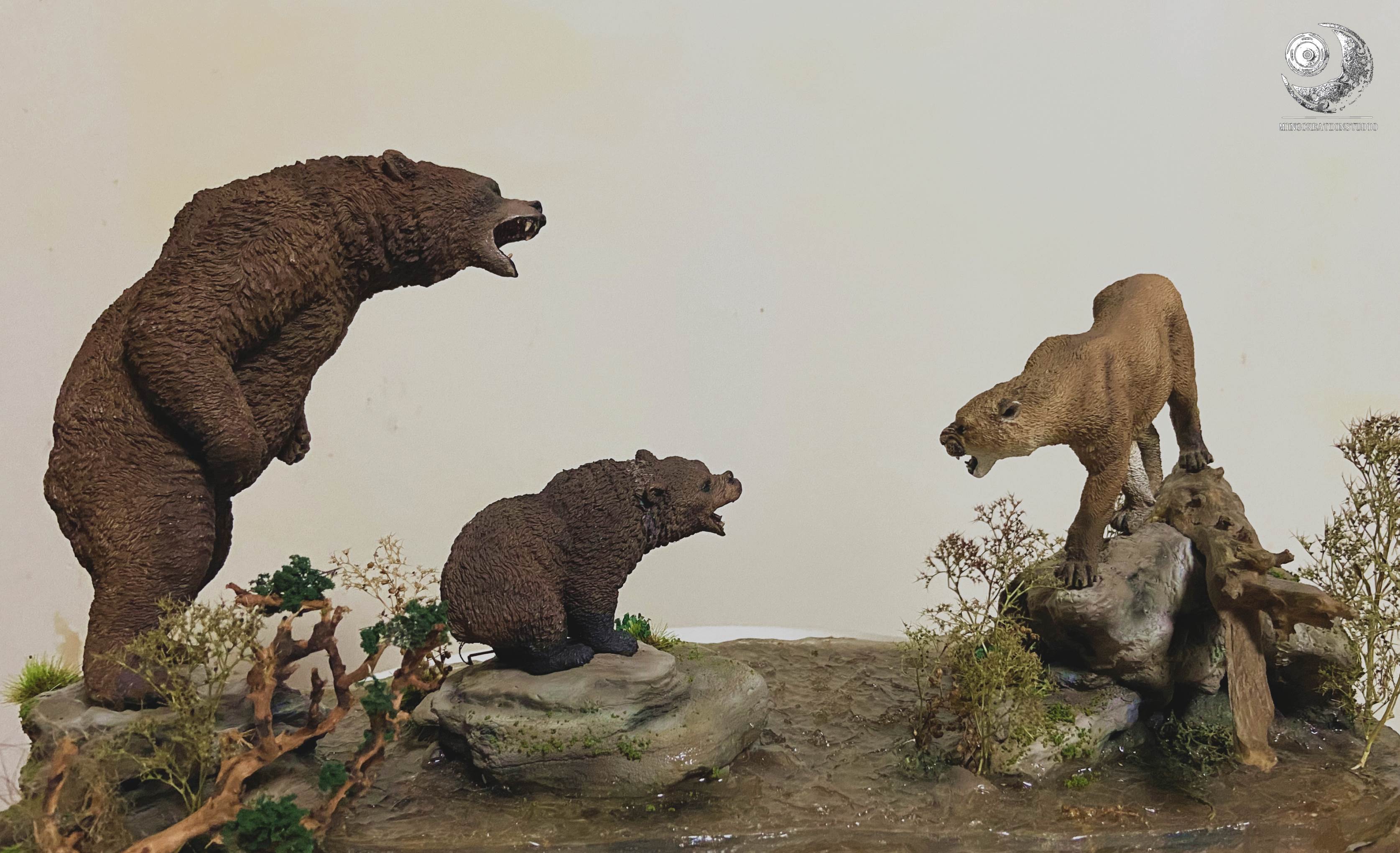 1:15 Cougar VS Brown Bear Scene Model