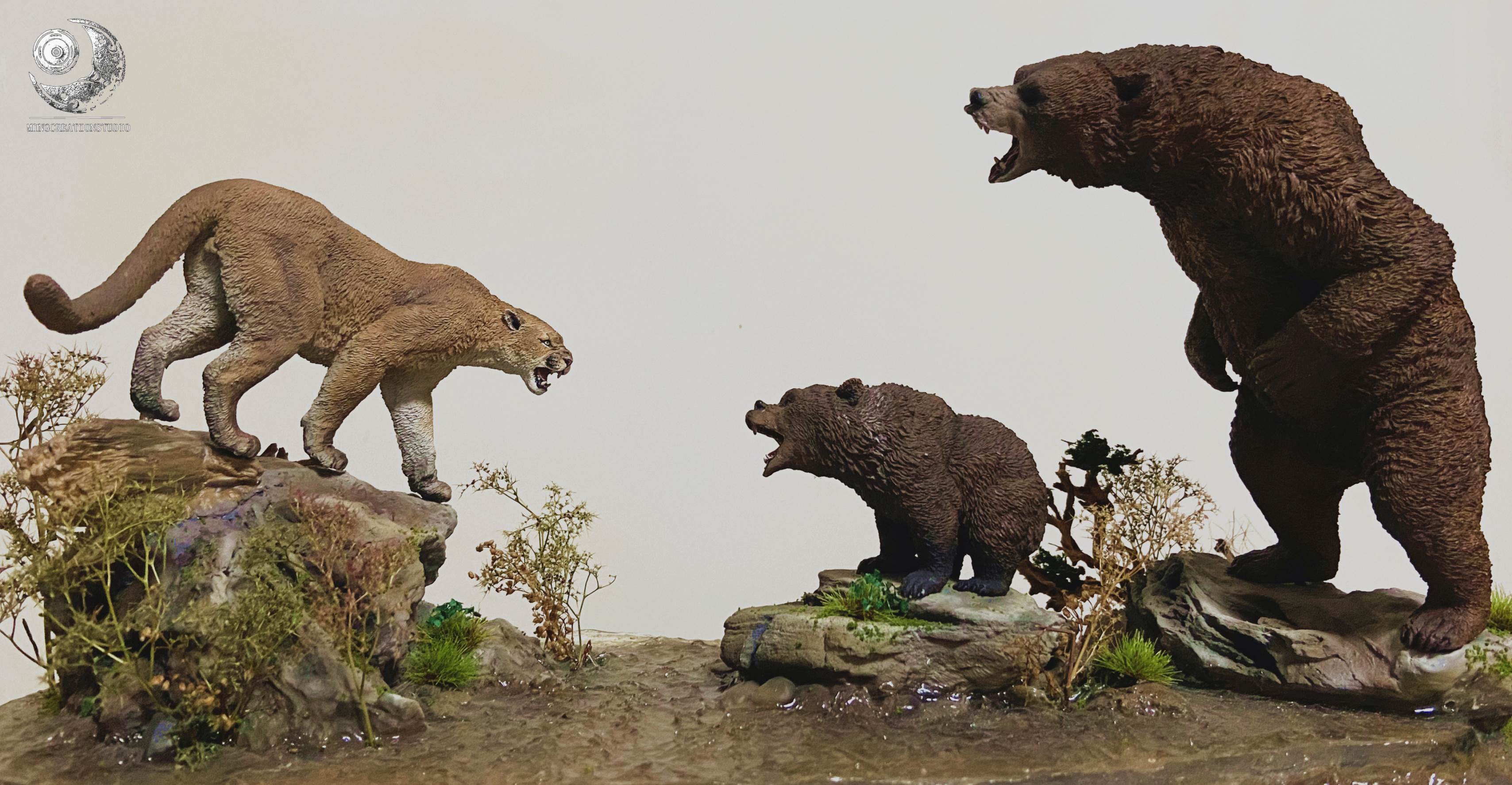 1:15 Cougar VS Brown Bear Scene Model