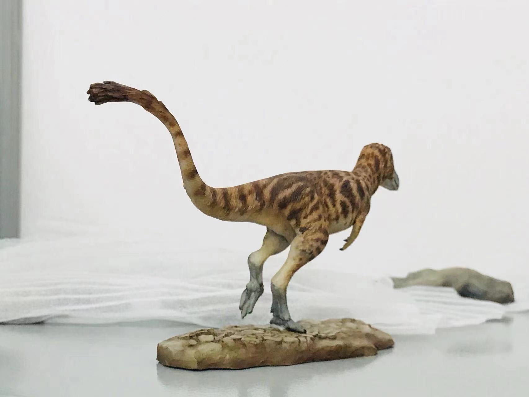 Cen DaoYi Studio 1:15 Scale Tyrannosaurus Cub Statue Model Kit