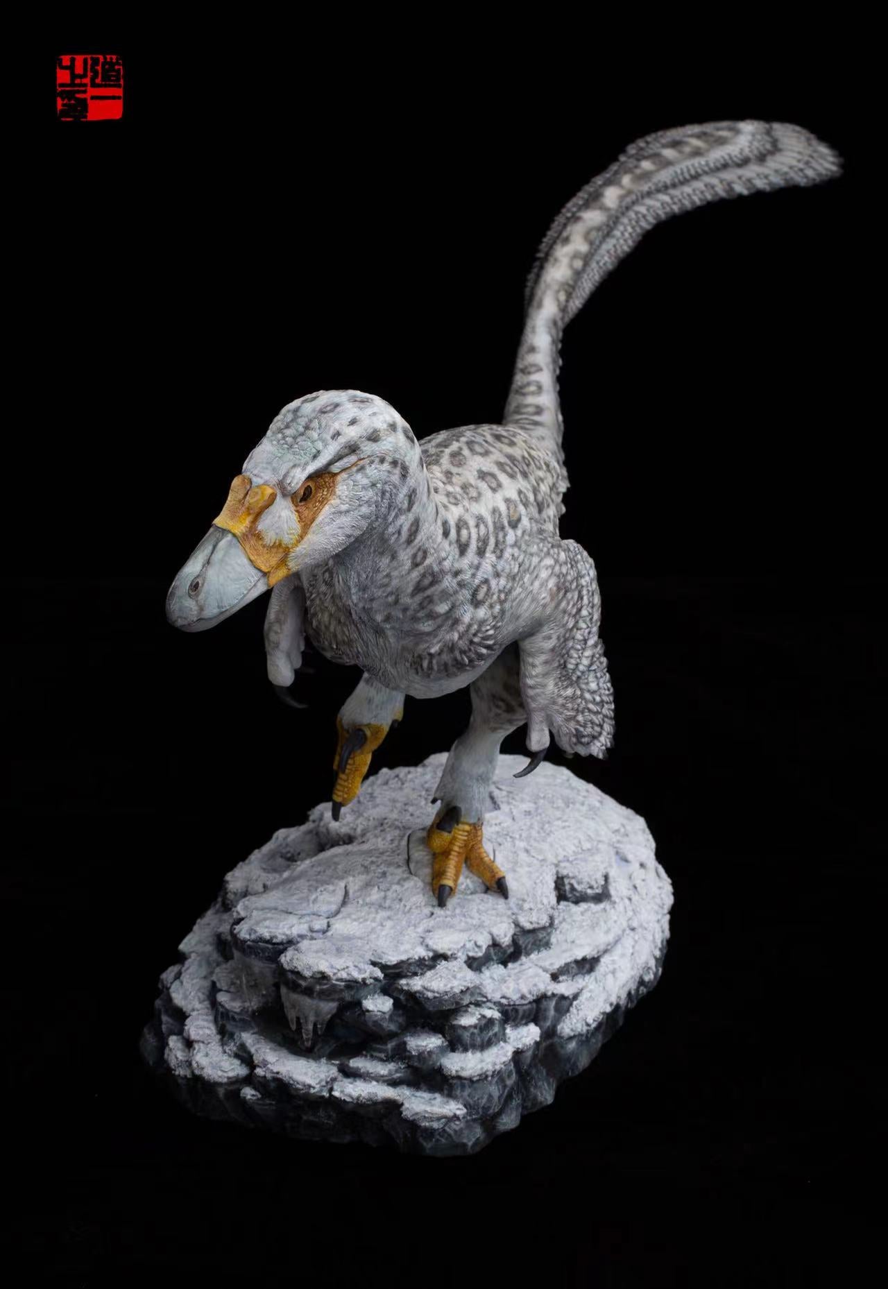 Cen DaoYi Studio 1:3 Scale Linheraptor exquisitus Ethnic Group Scene Statue Model Kit
