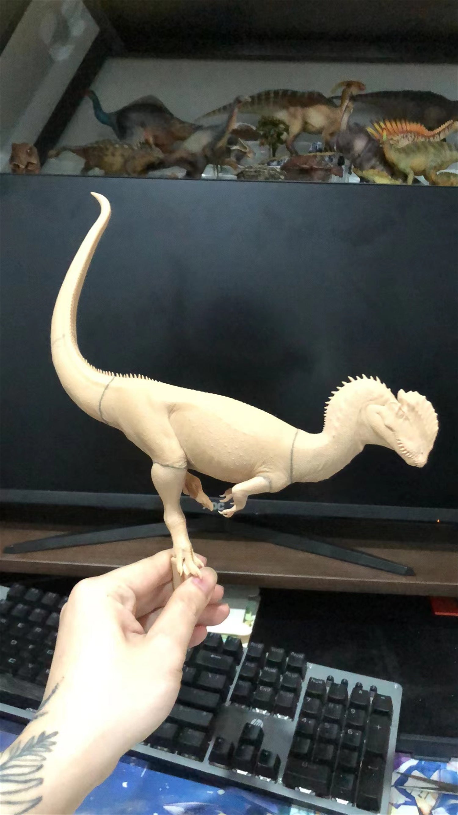 LINGHU ART STUDIO 1/35 Scale Dilophosaurus Scene Model Kit