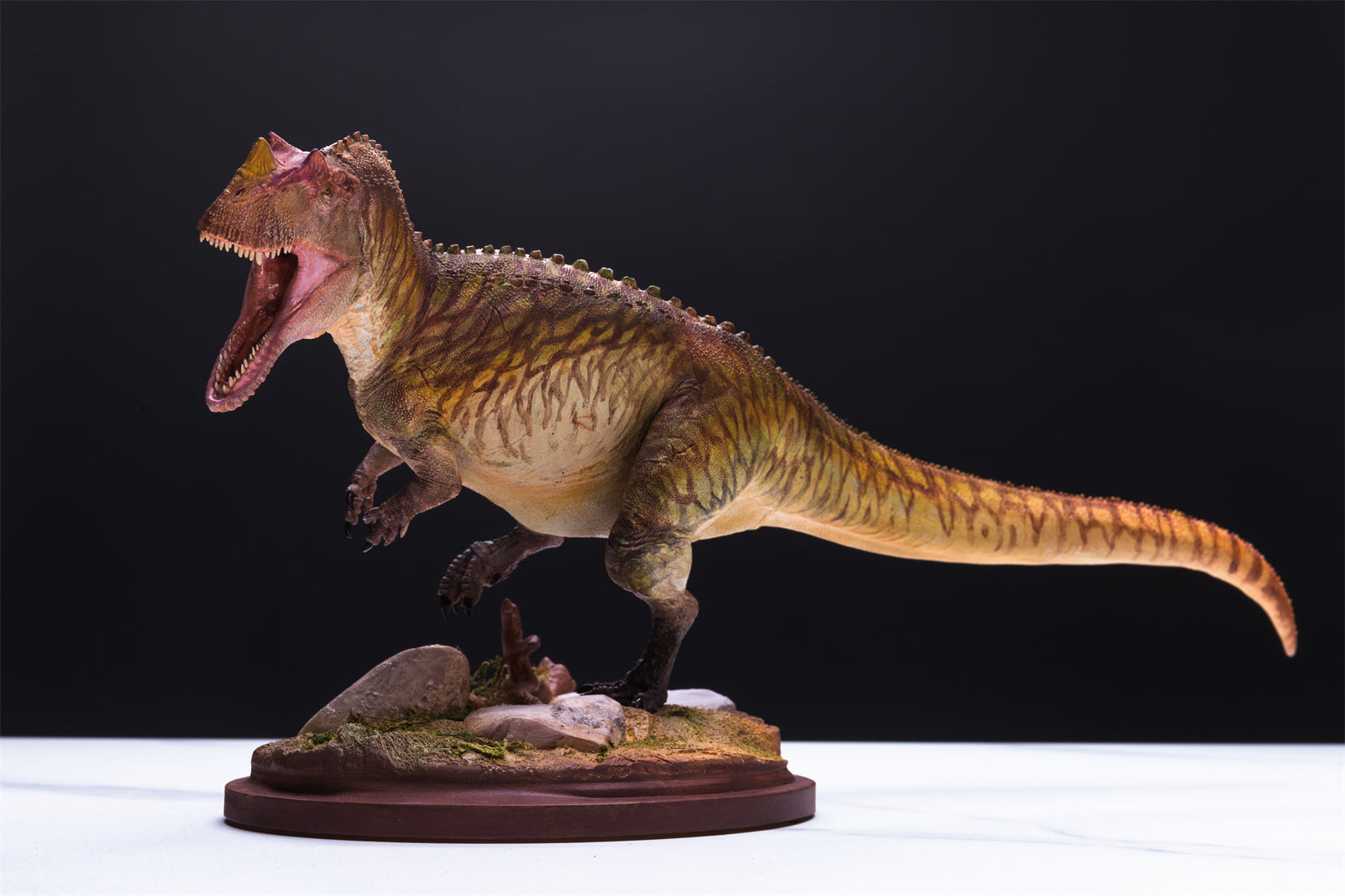 HPH Studio 1:18 Scale Ceratosaurus dentisulcatus Couple Scene Model Kit