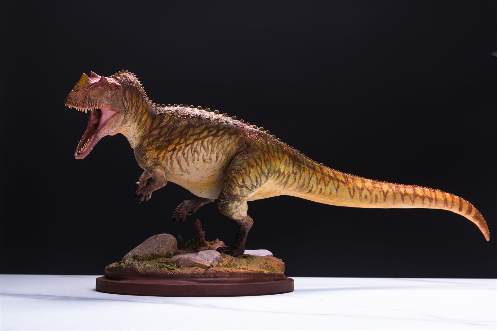 HPH Studio 1:18 Scale Ceratosaurus dentisulcatus Couple Scene Model Kit