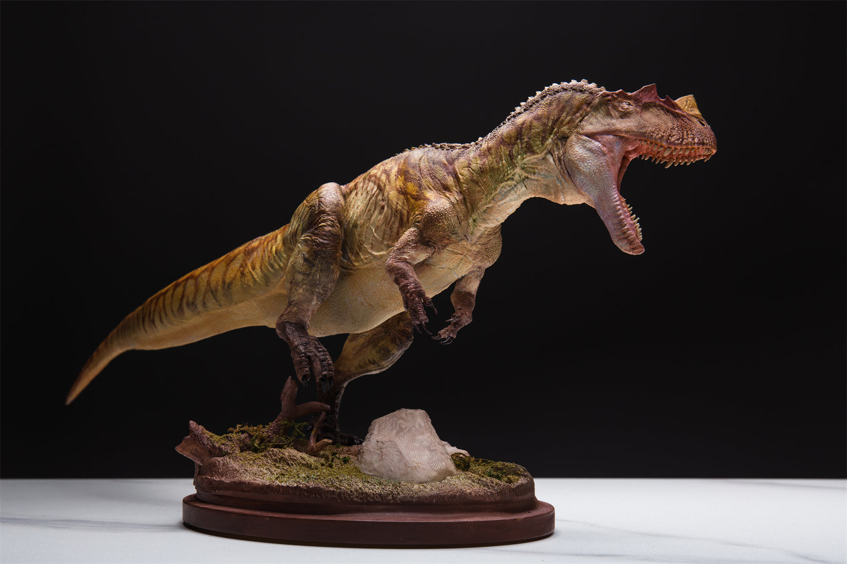 HPH Studio 1:18 Scale Ceratosaurus dentisulcatus Couple Scene Model Kit