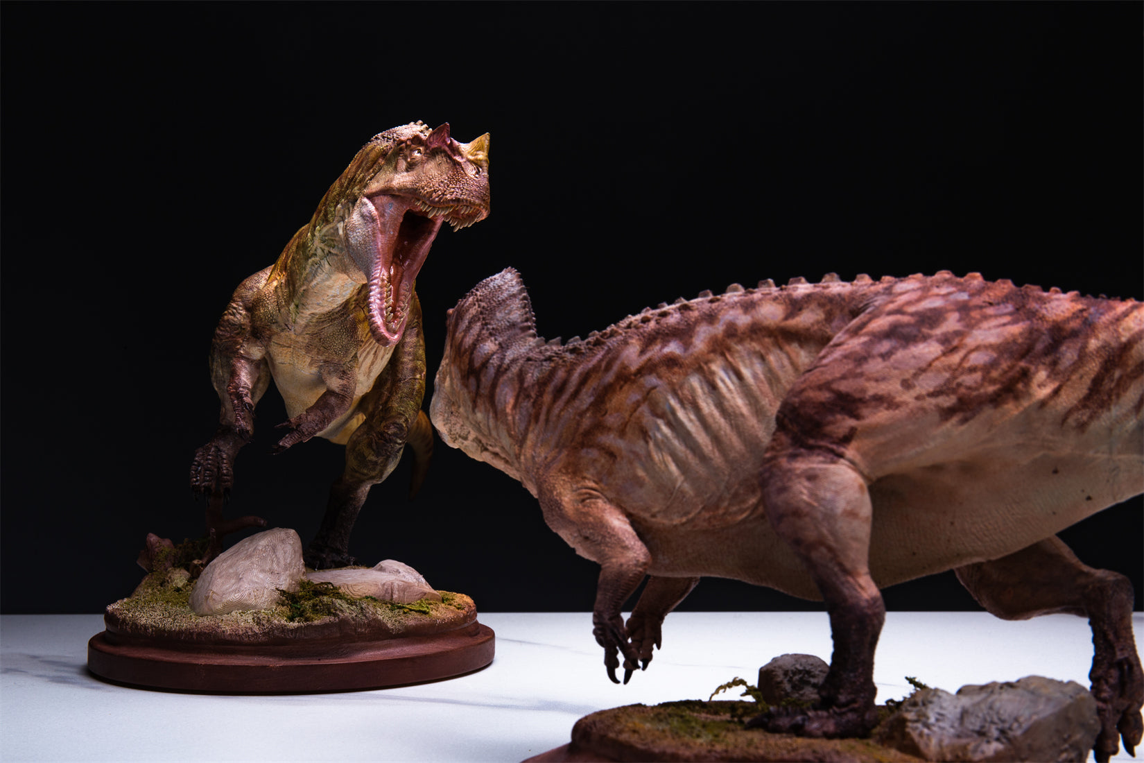 HPH Studio 1:18 Scale Ceratosaurus dentisulcatus Couple Scene Model Kit