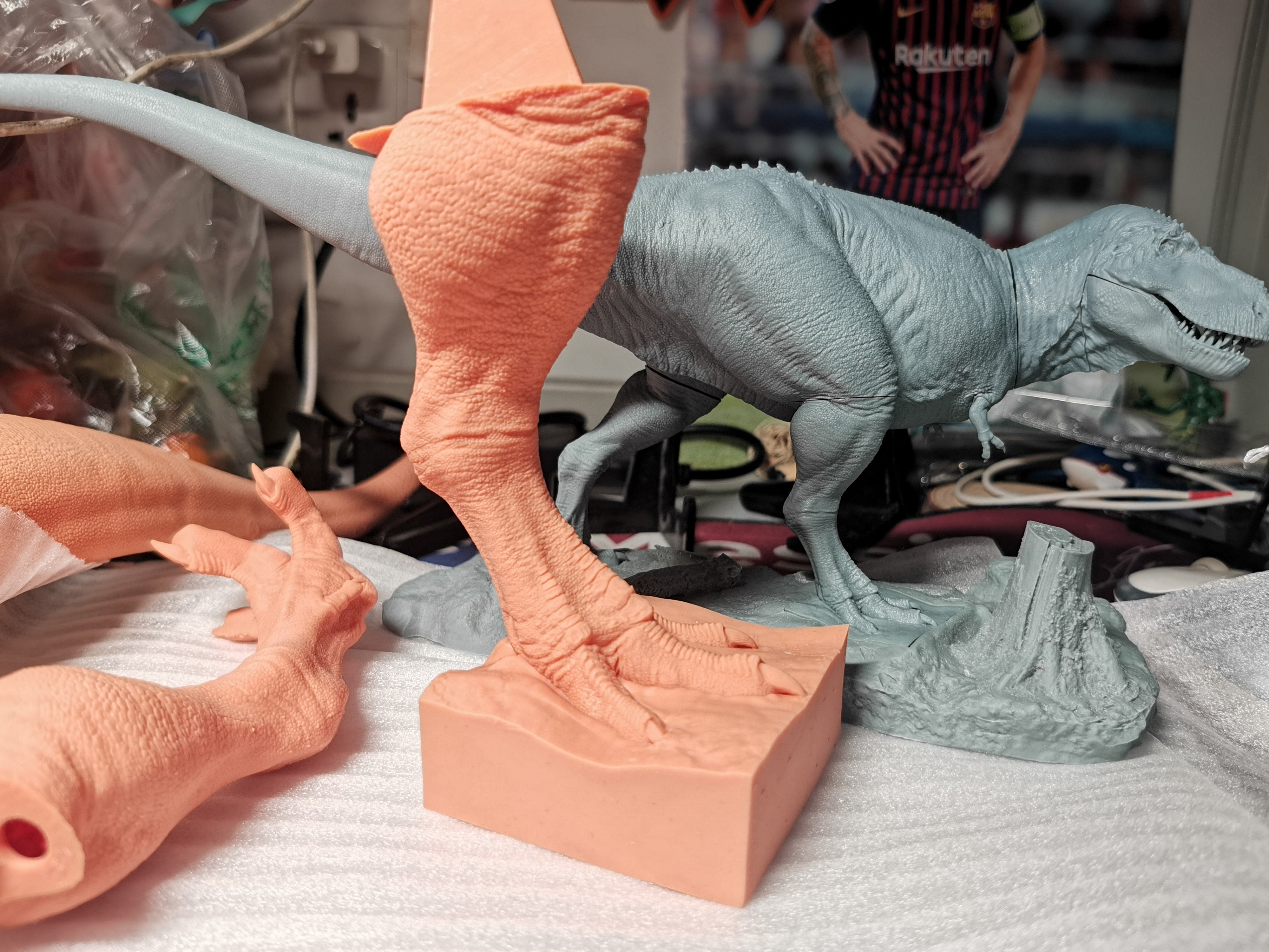 Atr of Seeker Studio 1/18 Scale Tyrannosaurus Rex Osborn Family Scene Model Kit