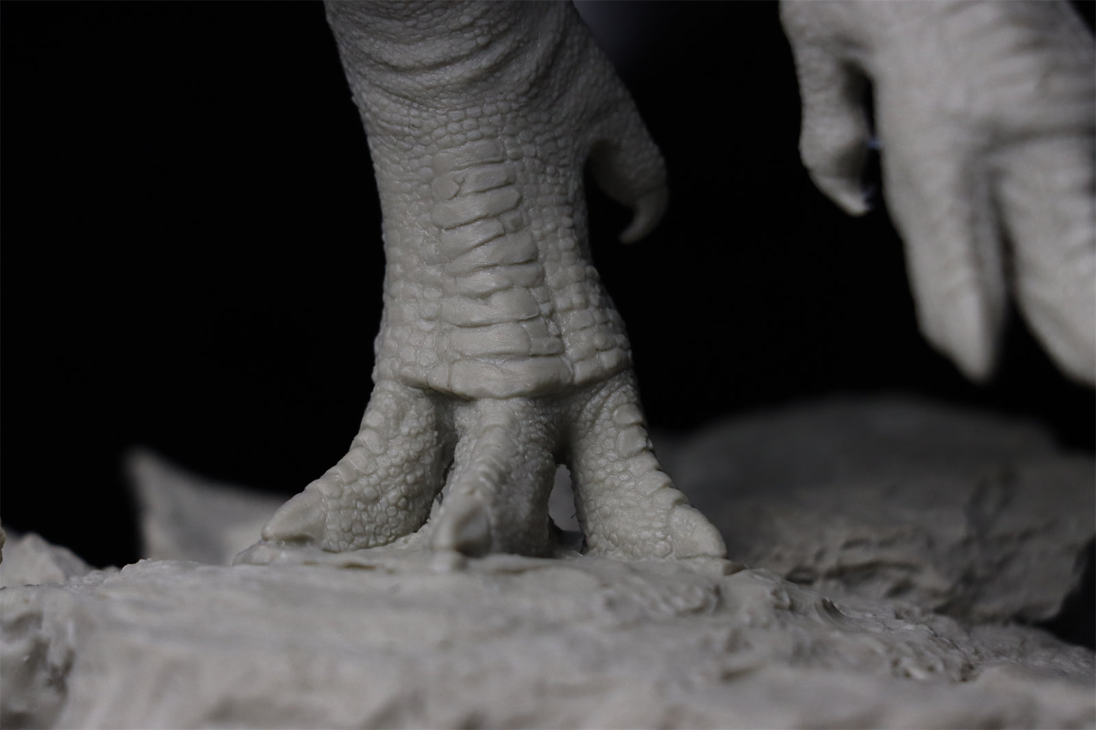 Sensen 1:15 Scale Carnotaurus Scene Statue