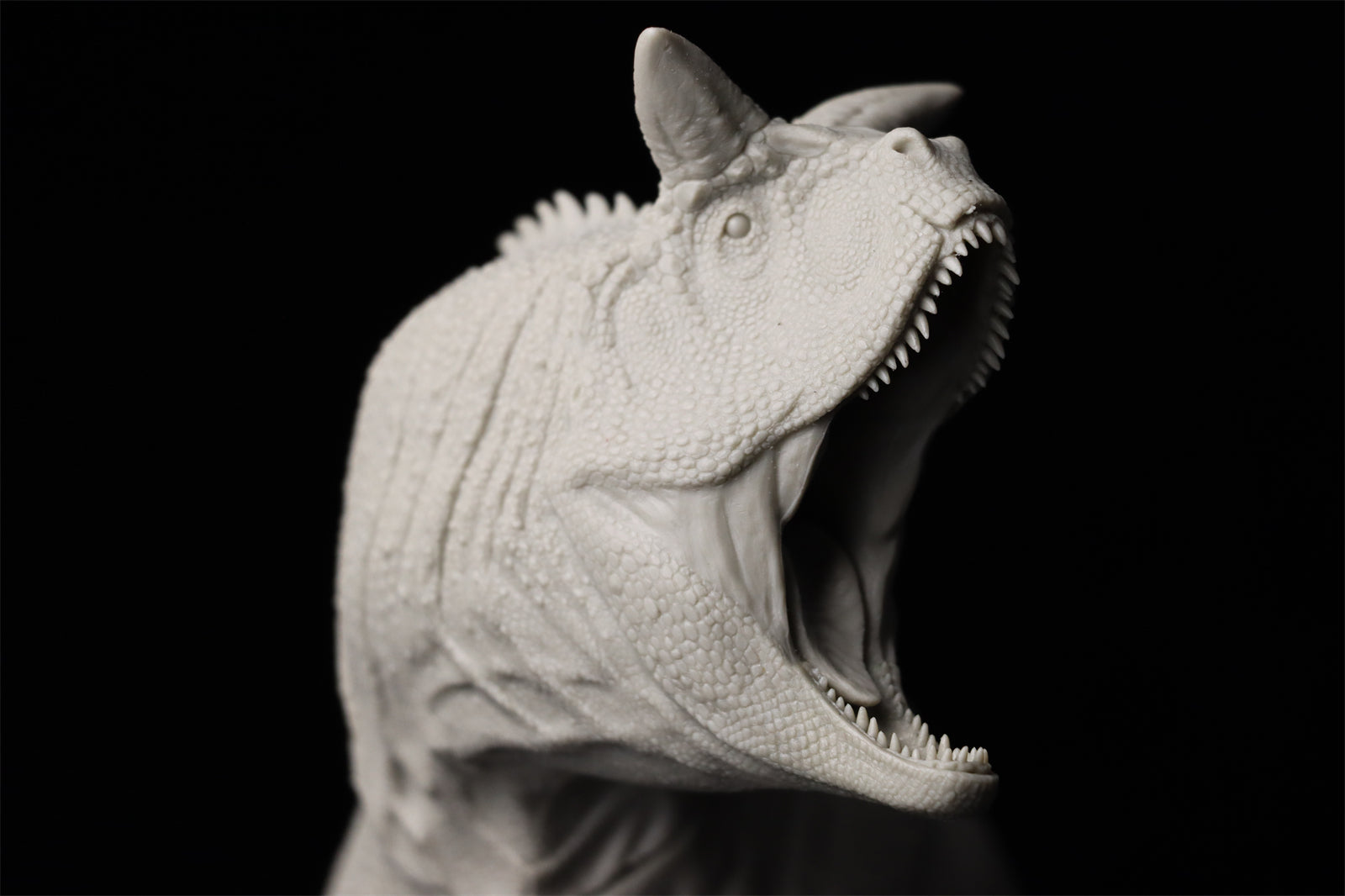 Sensen 1:15 Scale Carnotaurus Scene Statue