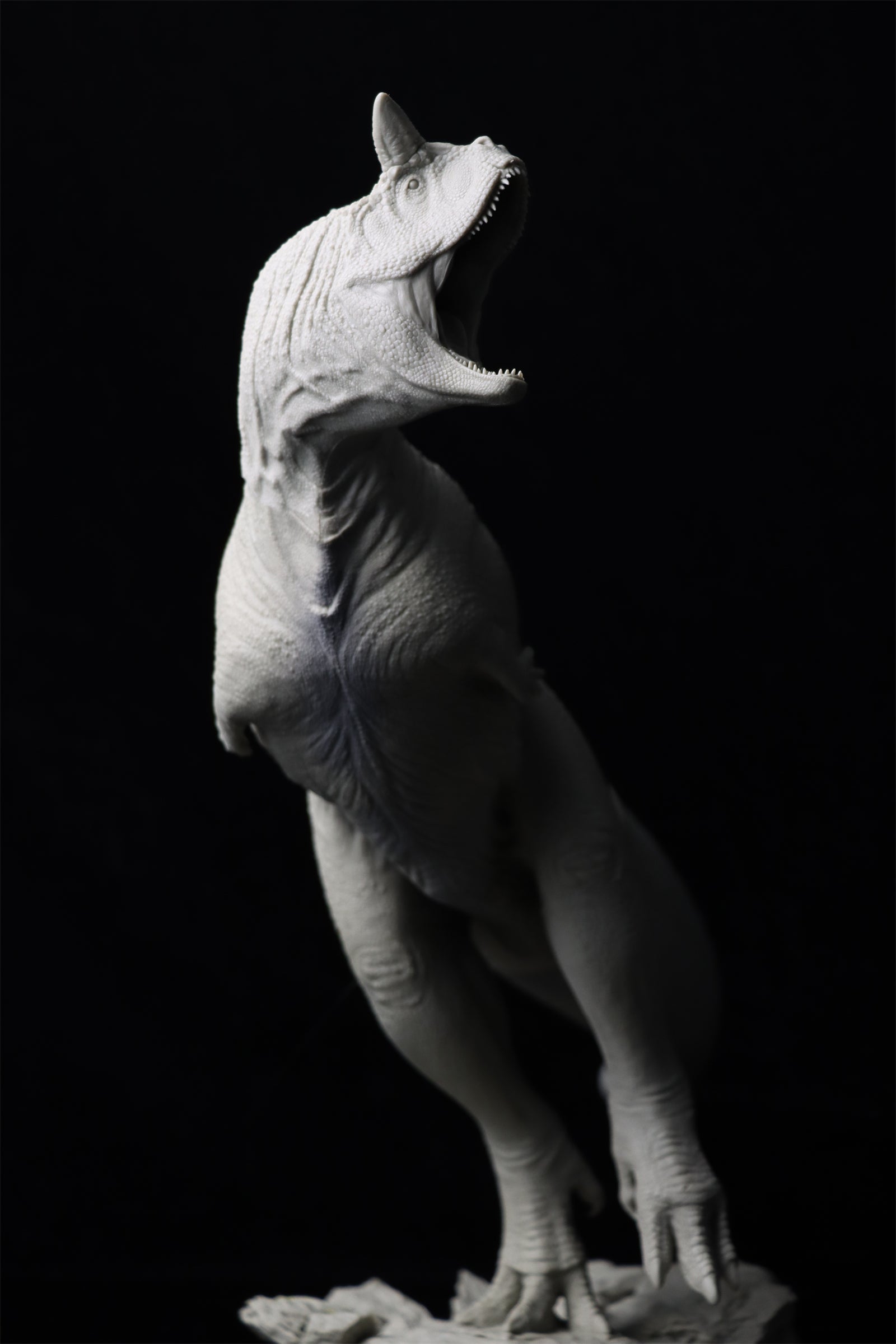 Sensen 1:15 Scale Carnotaurus Scene Statue