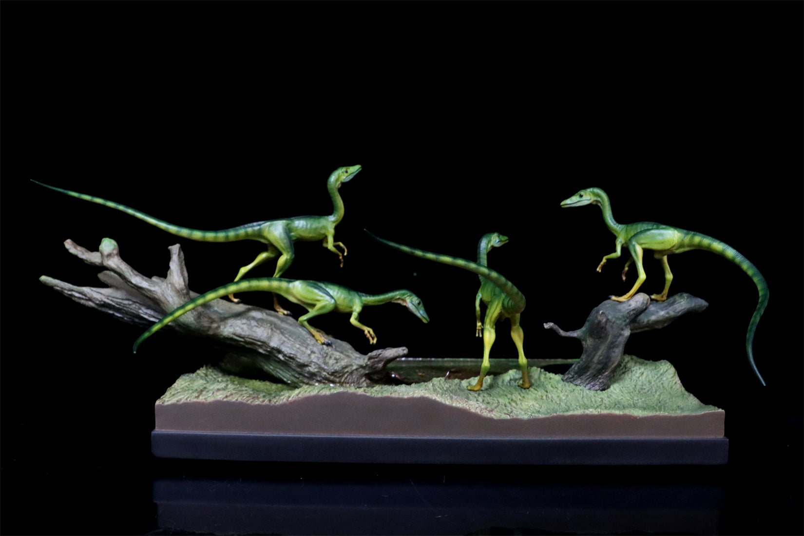 DINO DREAM 1/5 Scale Compsognathus Statue