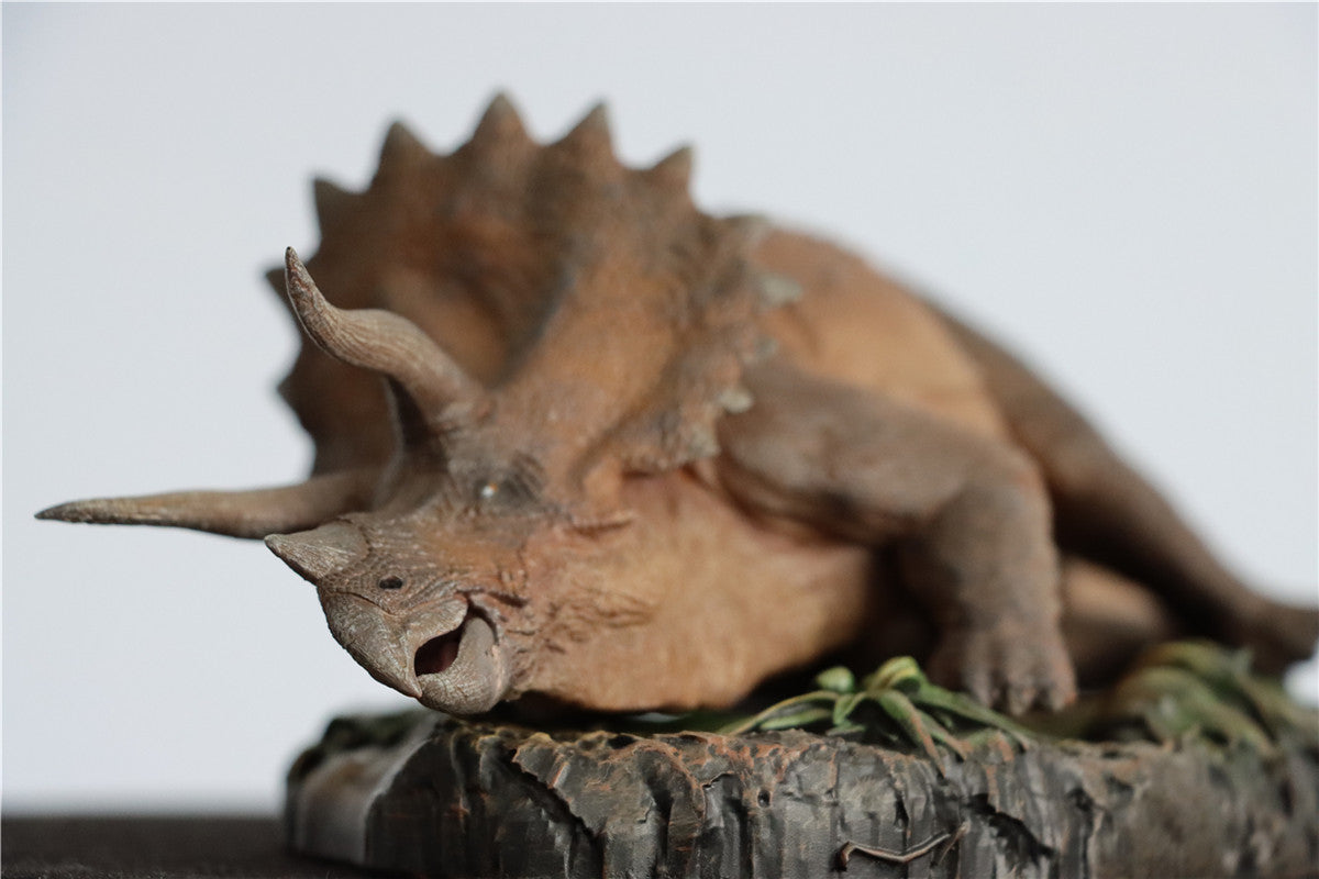 Nanmu 1/35 Triceratops Figure