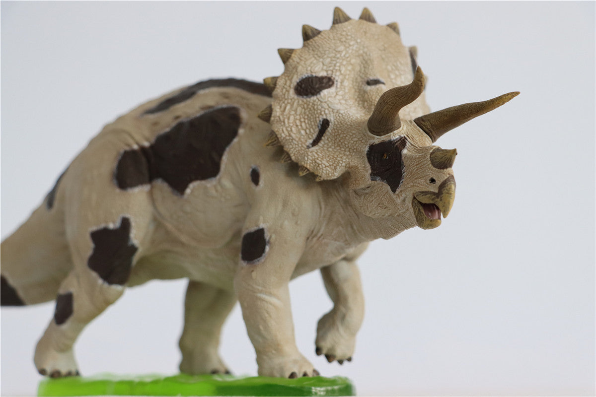 Nanmu 1/35 Triceratops Figure