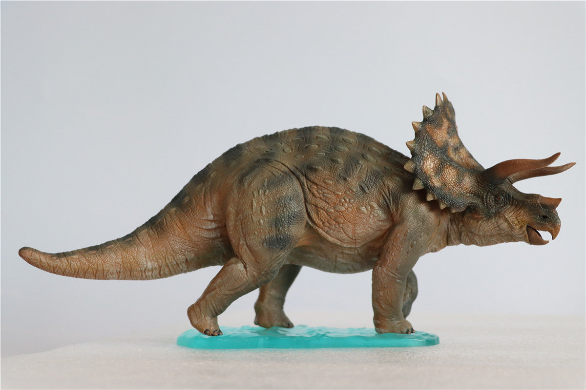 Nanmu 1/35 Triceratops Figure