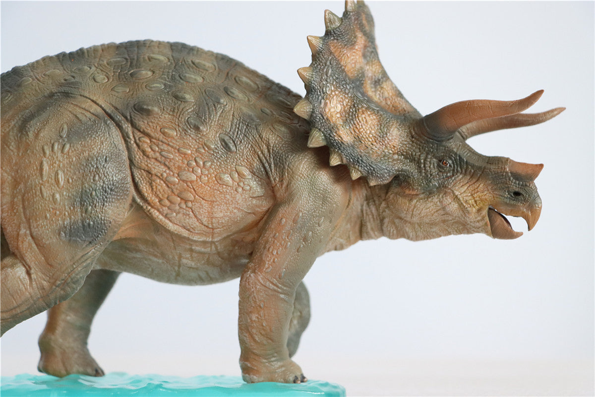 Nanmu 1/35 Triceratops Figure