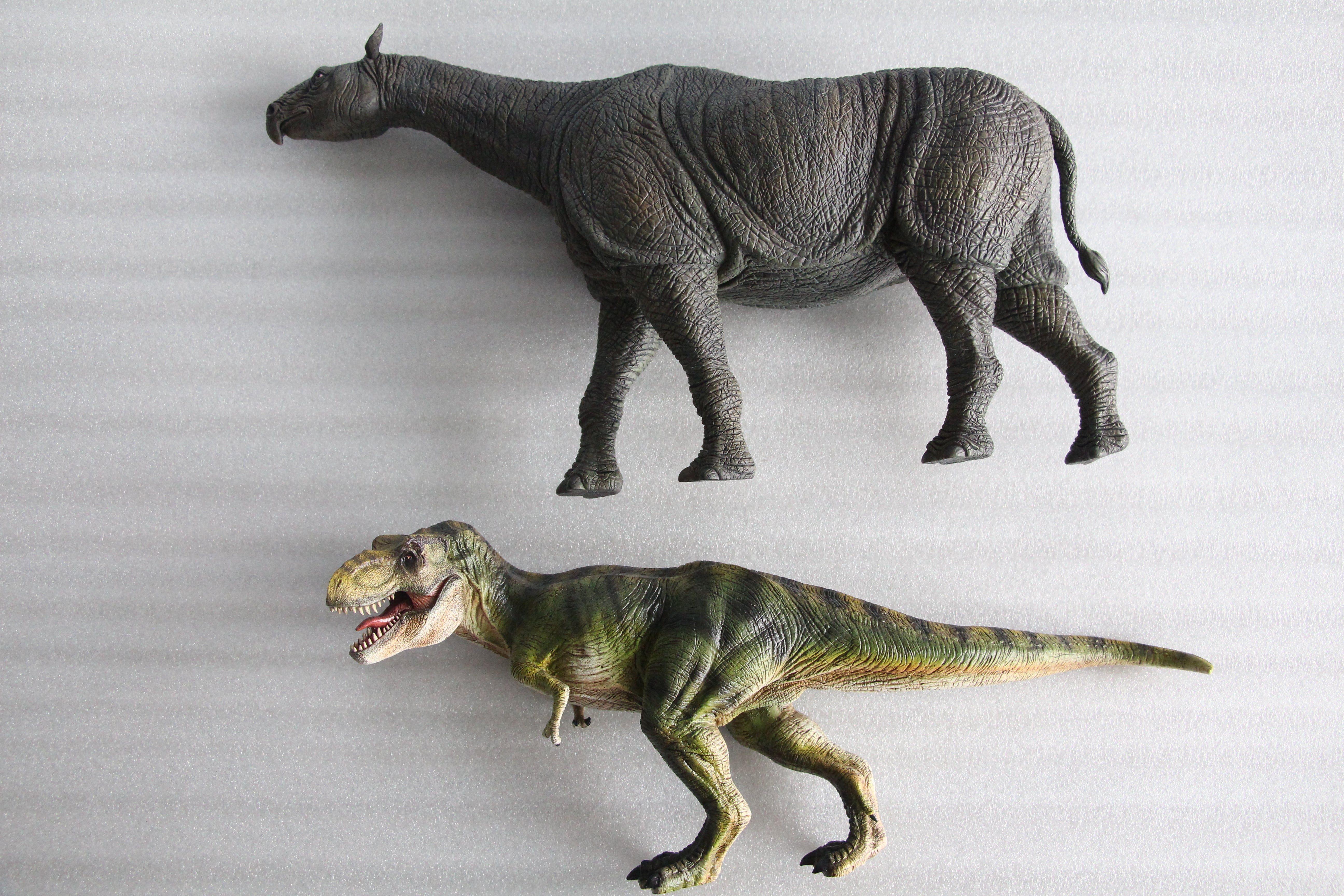 ITOY 1/35 Paraceratherium Statue