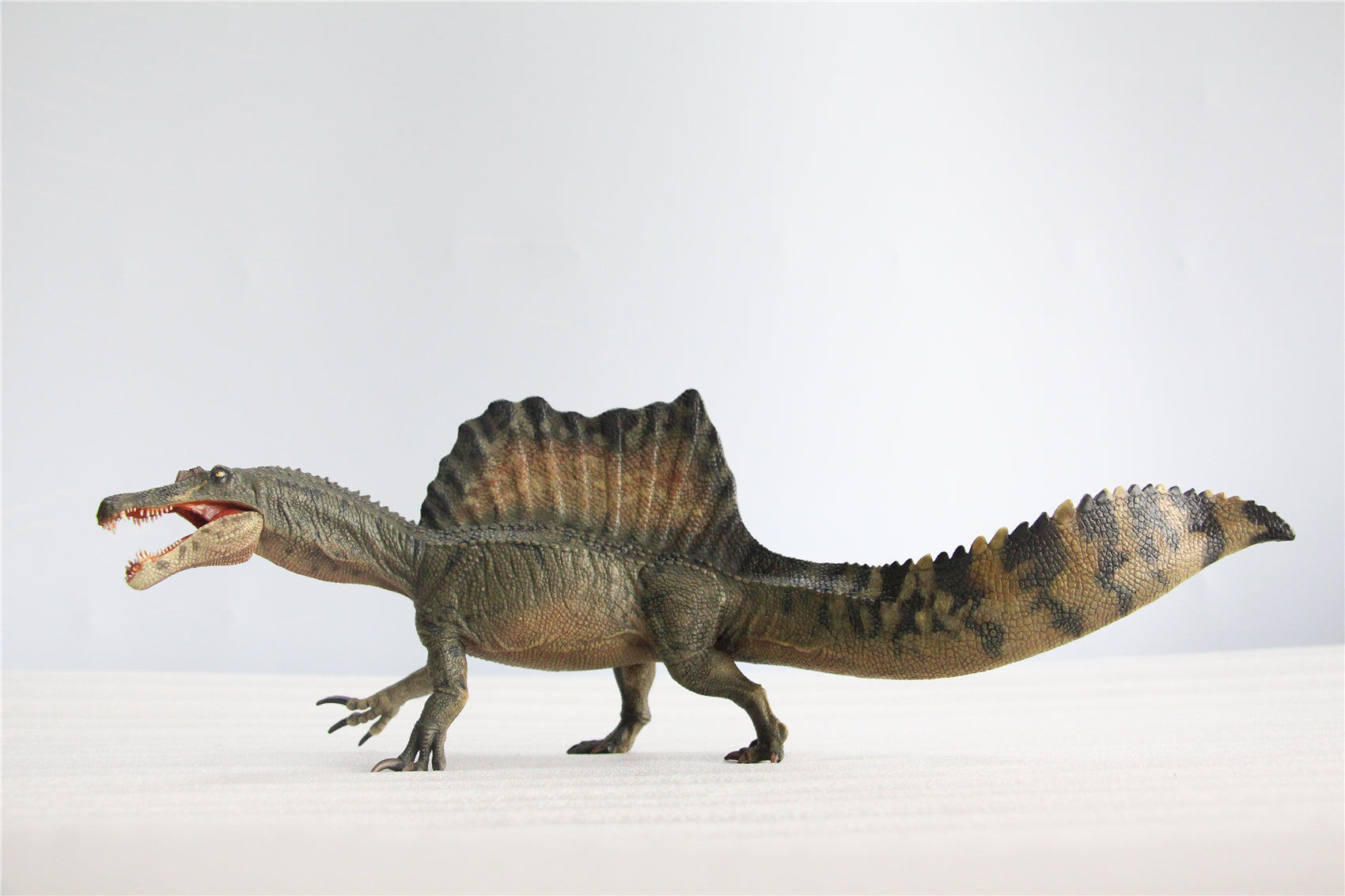 GR x LongGu 1/35 Scientific Spinosaurus Model