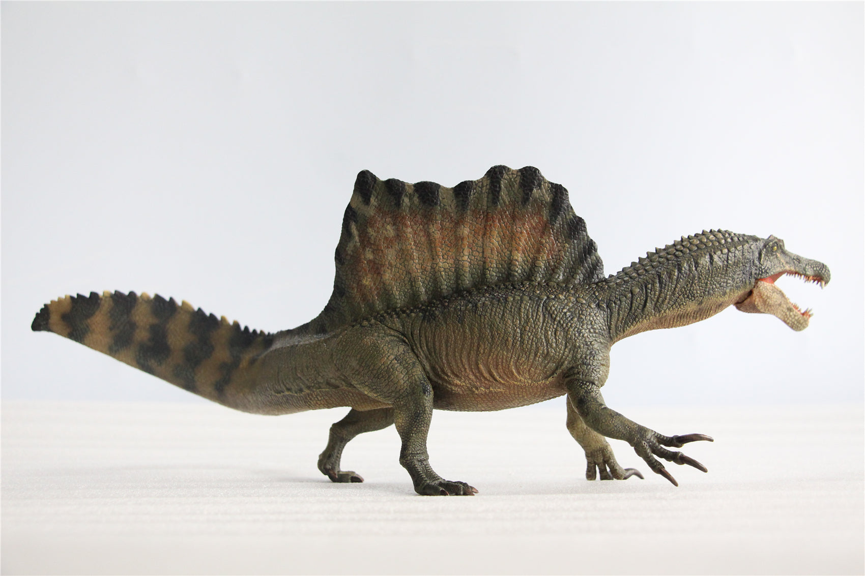 GR x LongGu 1/35 Scientific Spinosaurus Model