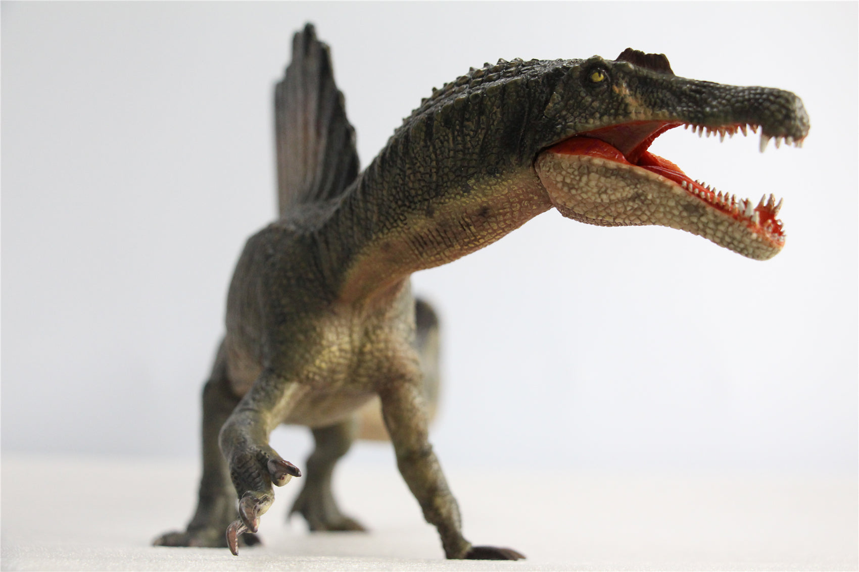 GR x LongGu 1/35 Scientific Spinosaurus Model