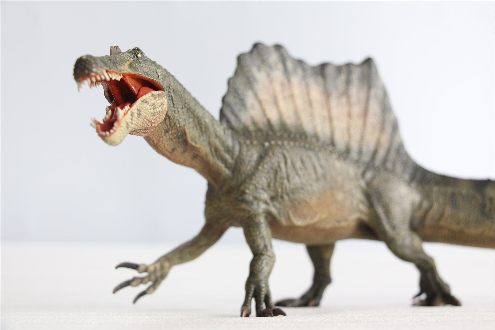 GR x LongGu 1/35 Scientific Spinosaurus Model