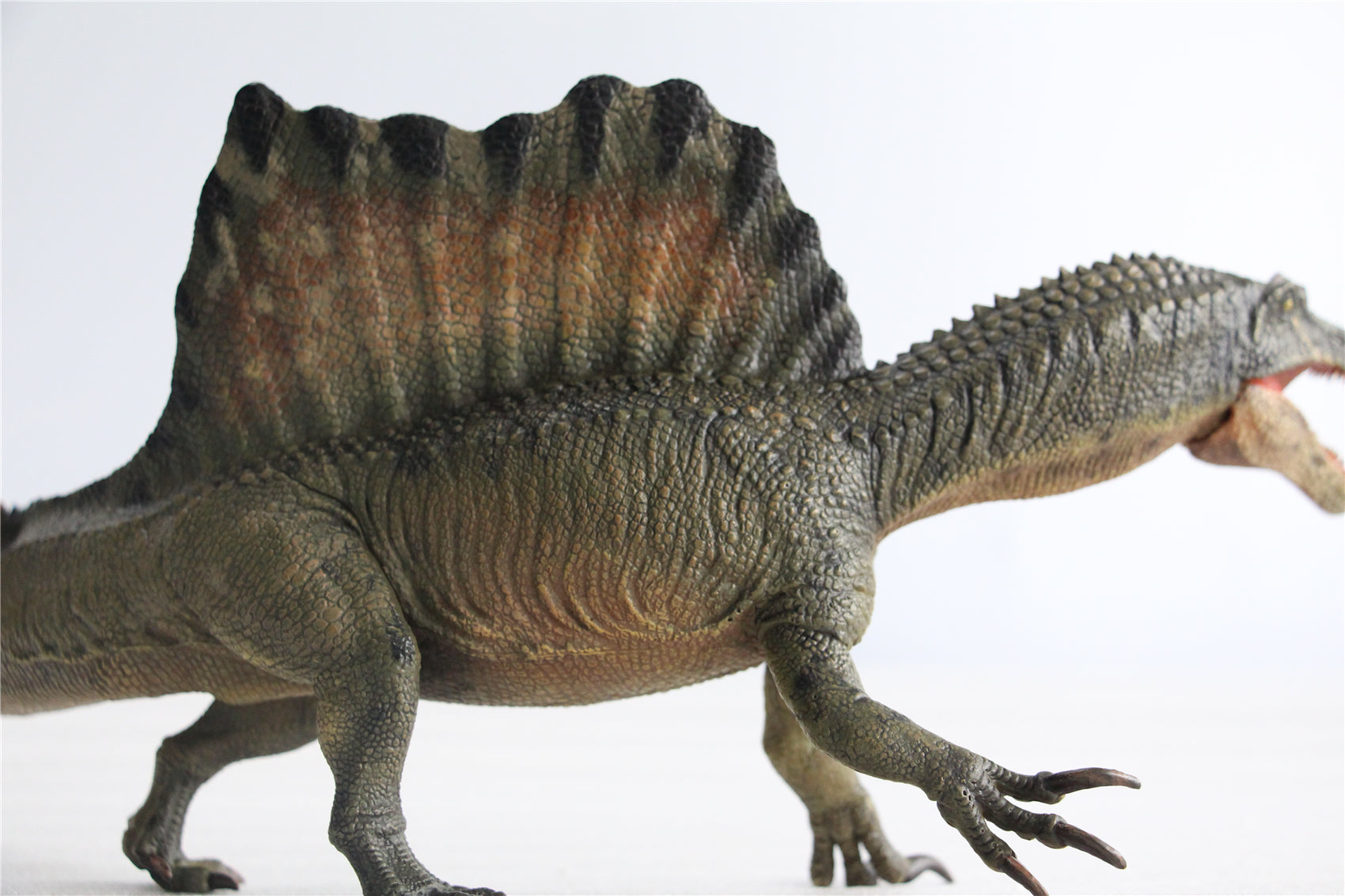 GR x LongGu 1/35 Scientific Spinosaurus Model