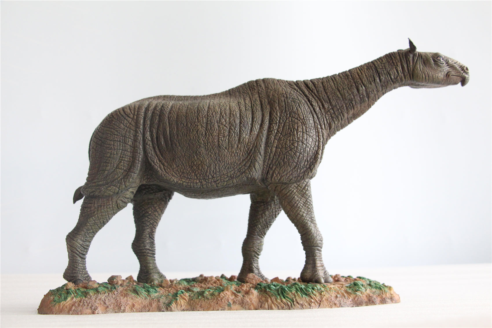 ITOY 1/35 Paraceratherium Statue