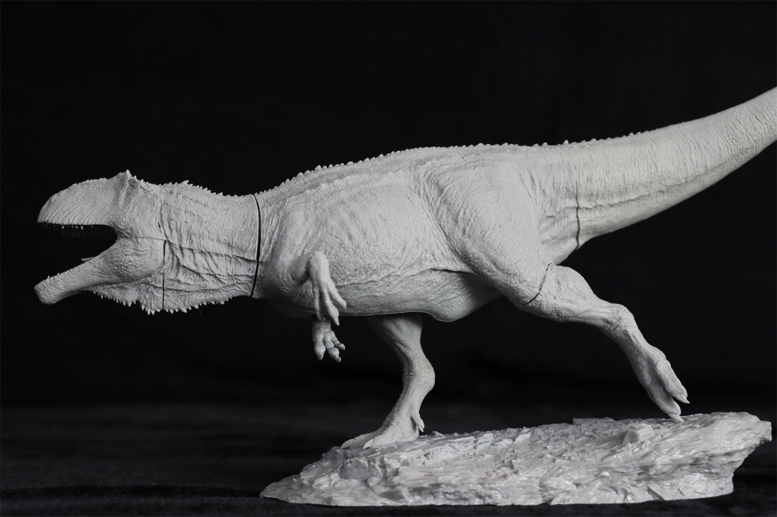 1/35 Giganotosaurus Statue